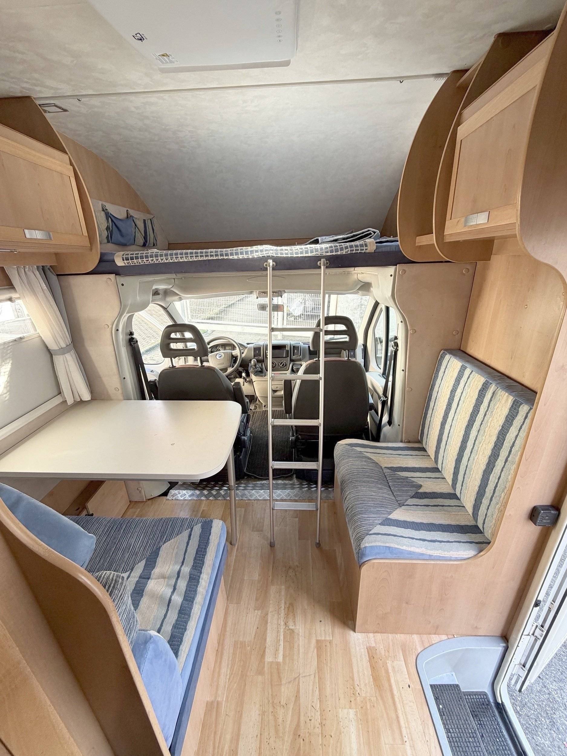 Dining Area Fiat Fiat Ducato - Yescapa