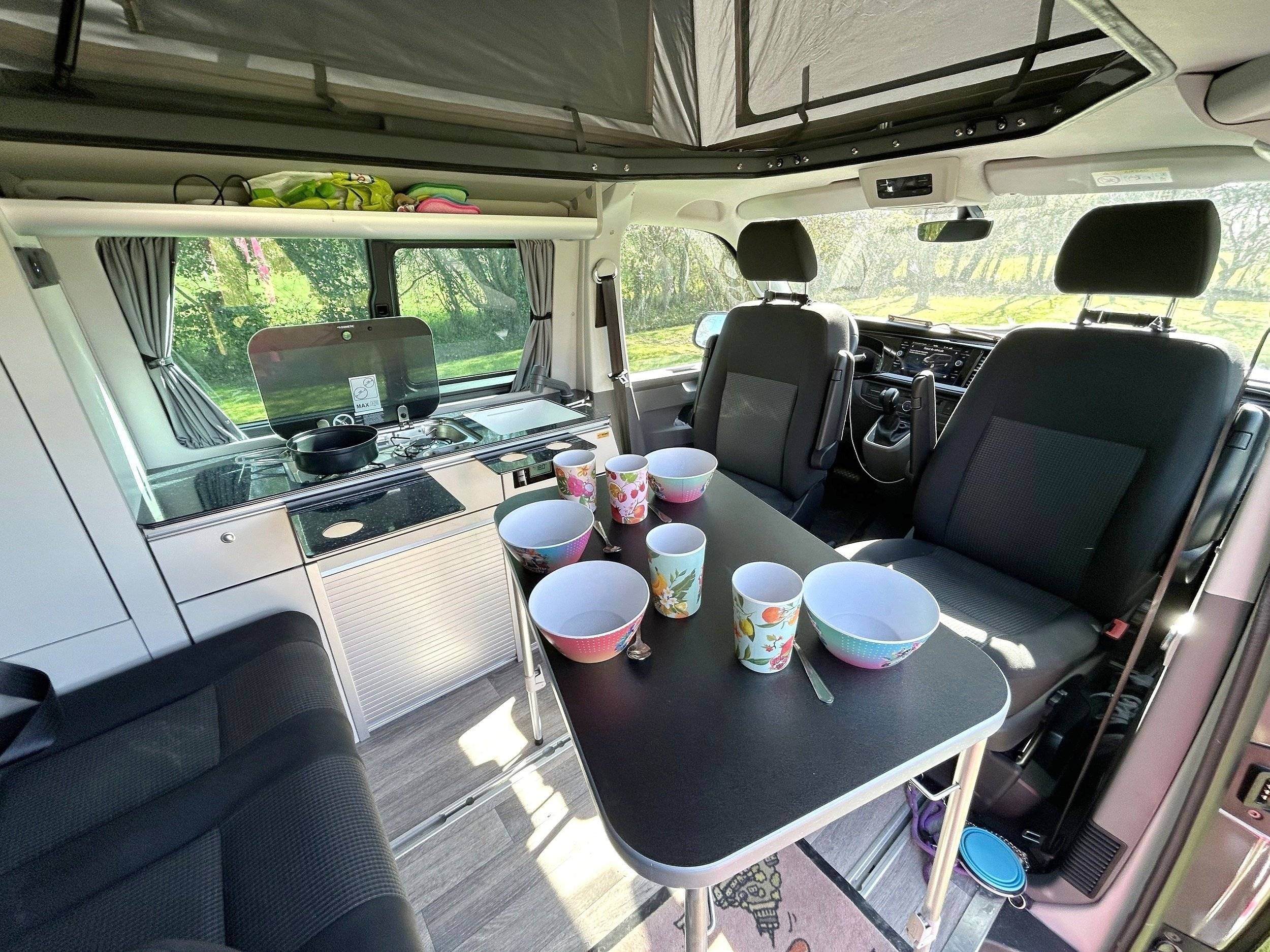 Dinette Volkswagen Volkswagen T6.1 - Yescapa