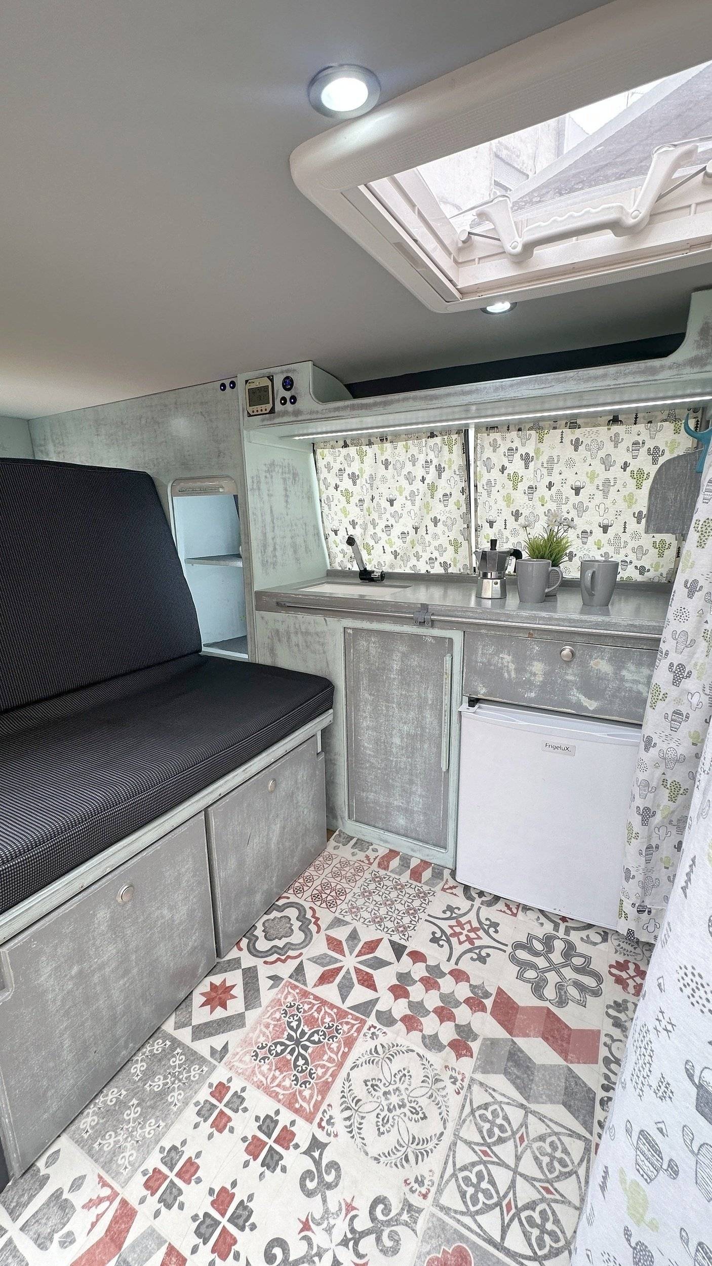 Comedor Volkswagen 2.4D - Yescapa