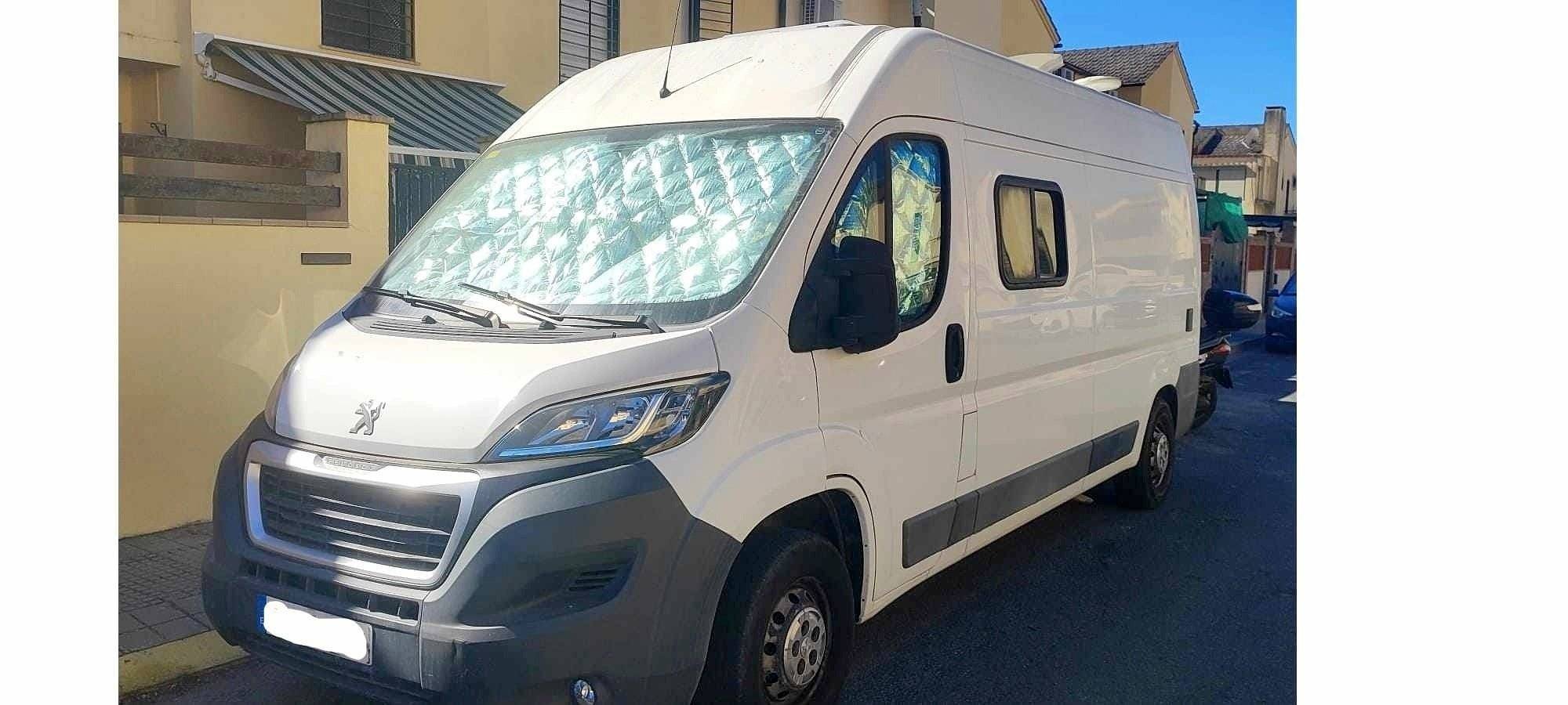 Vista de 3/4 Peugeot - Yescapa