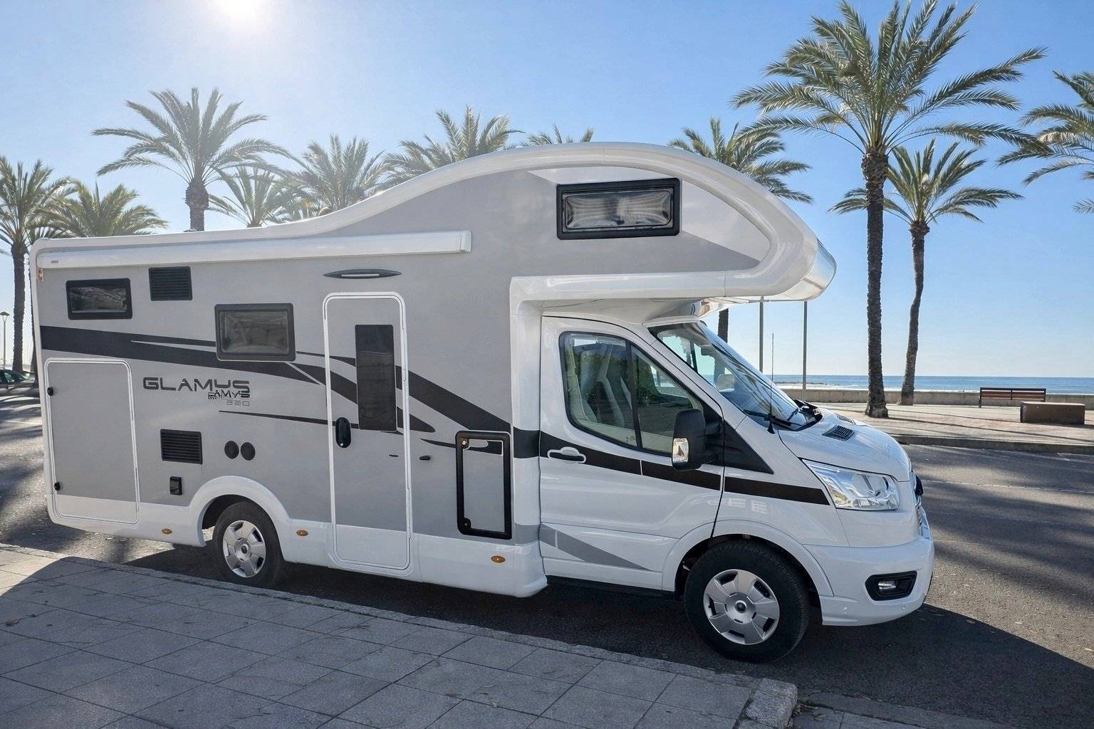 Vista del vehículo ángulo delantero Ford - Yescapa