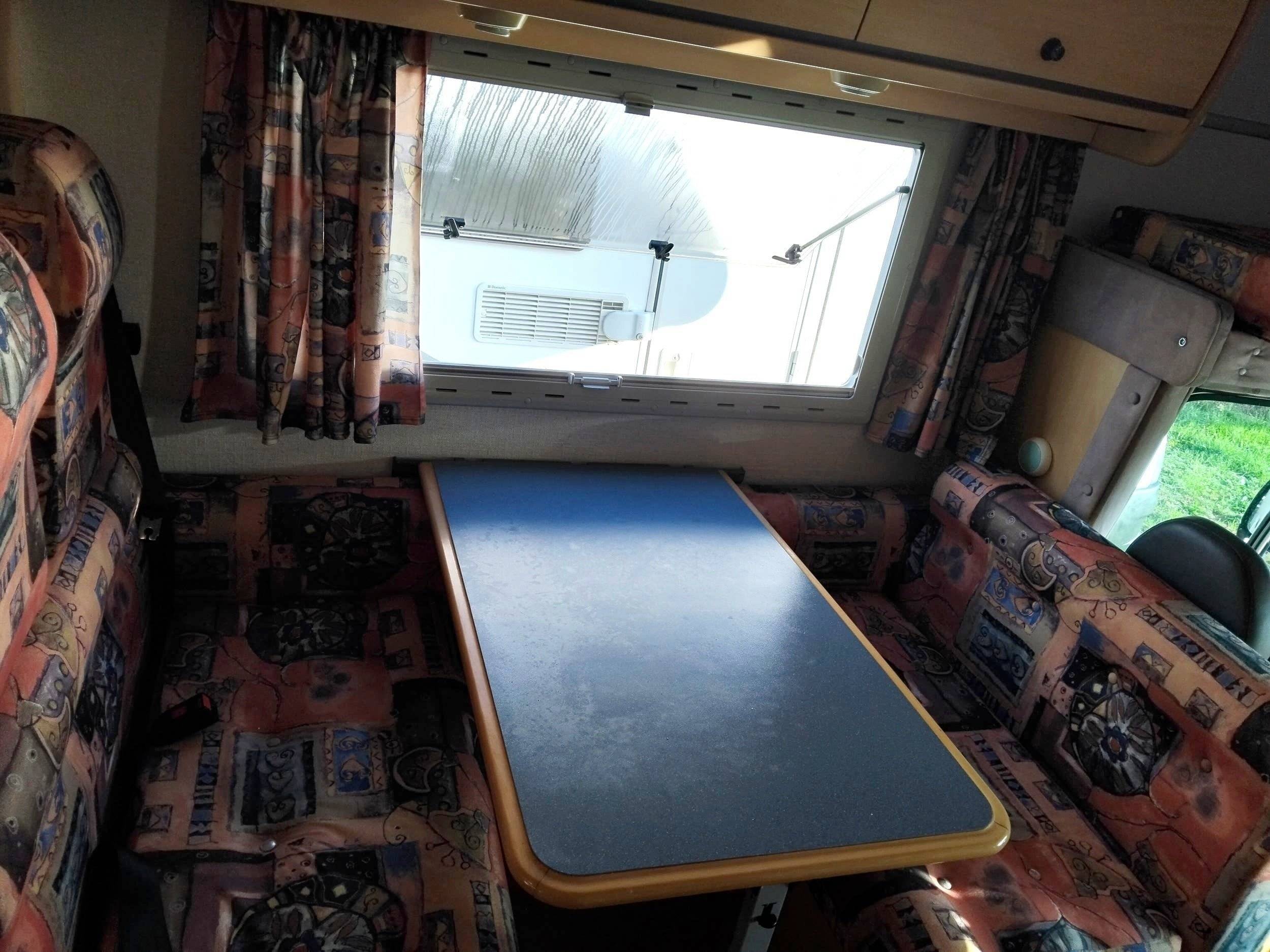 Dinette Ford Transit td - Yescapa
