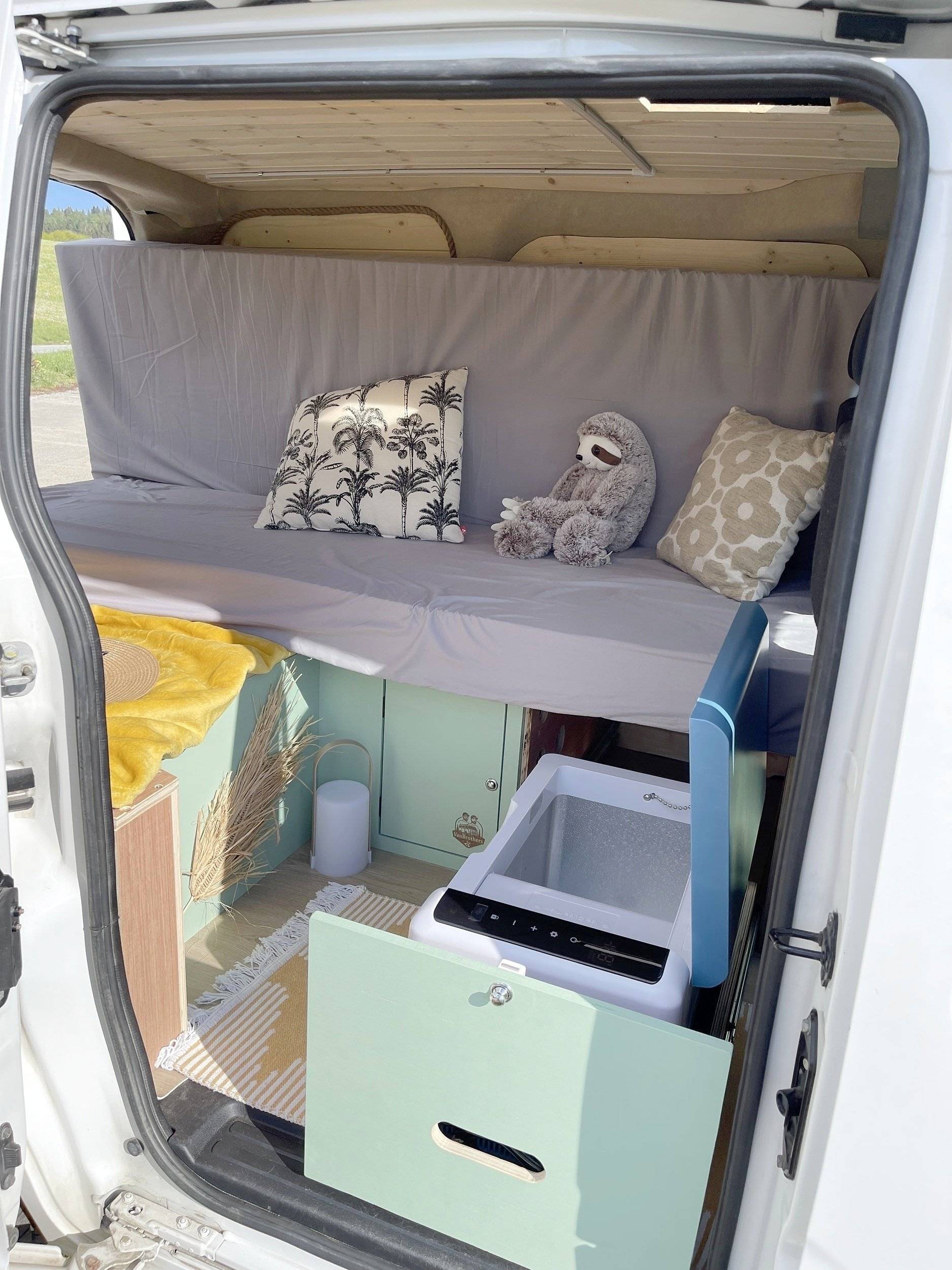 VanBrothers NV200