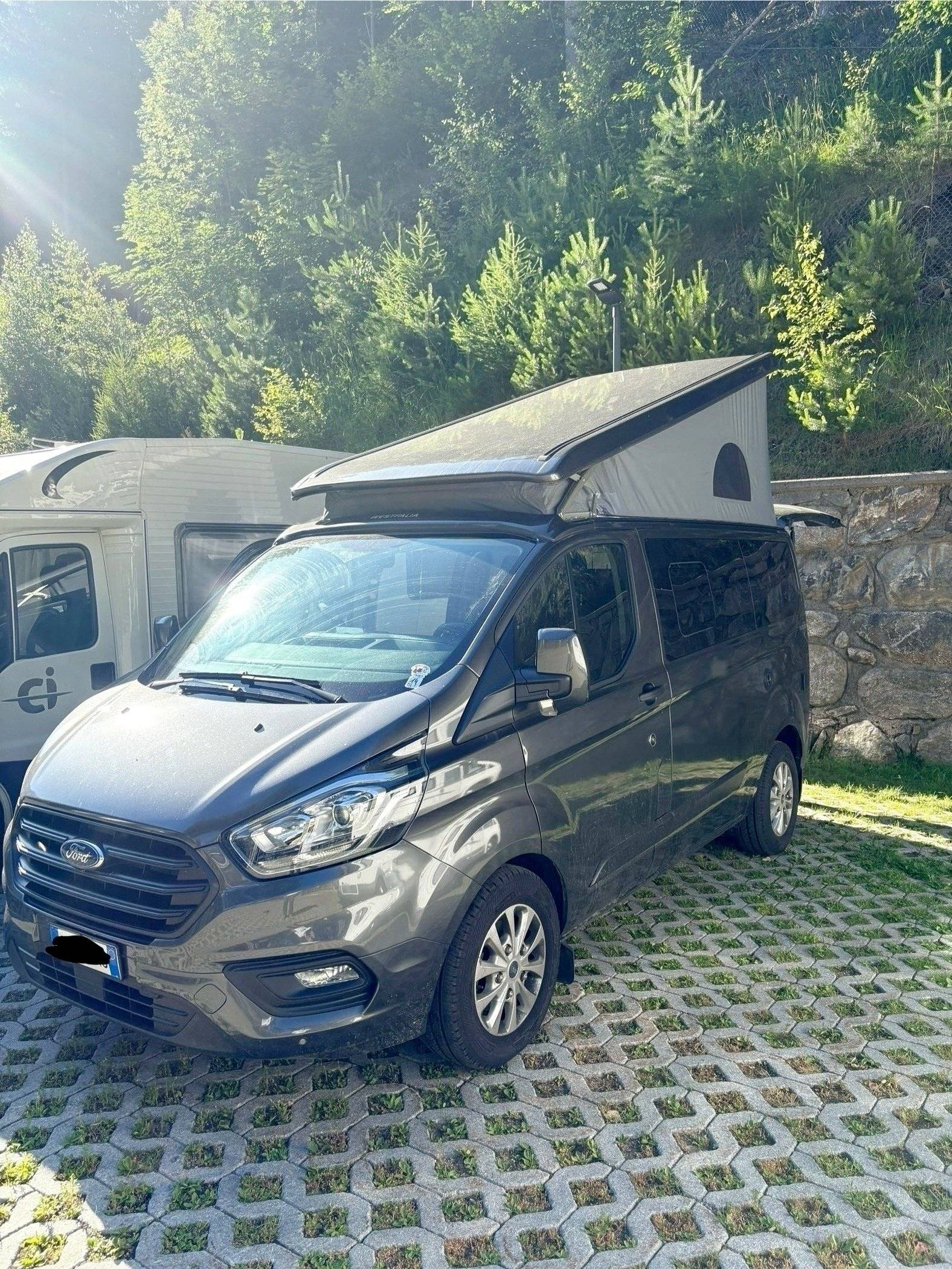 Voorkant 3/4 Ford Transit Nugget - Yescapa