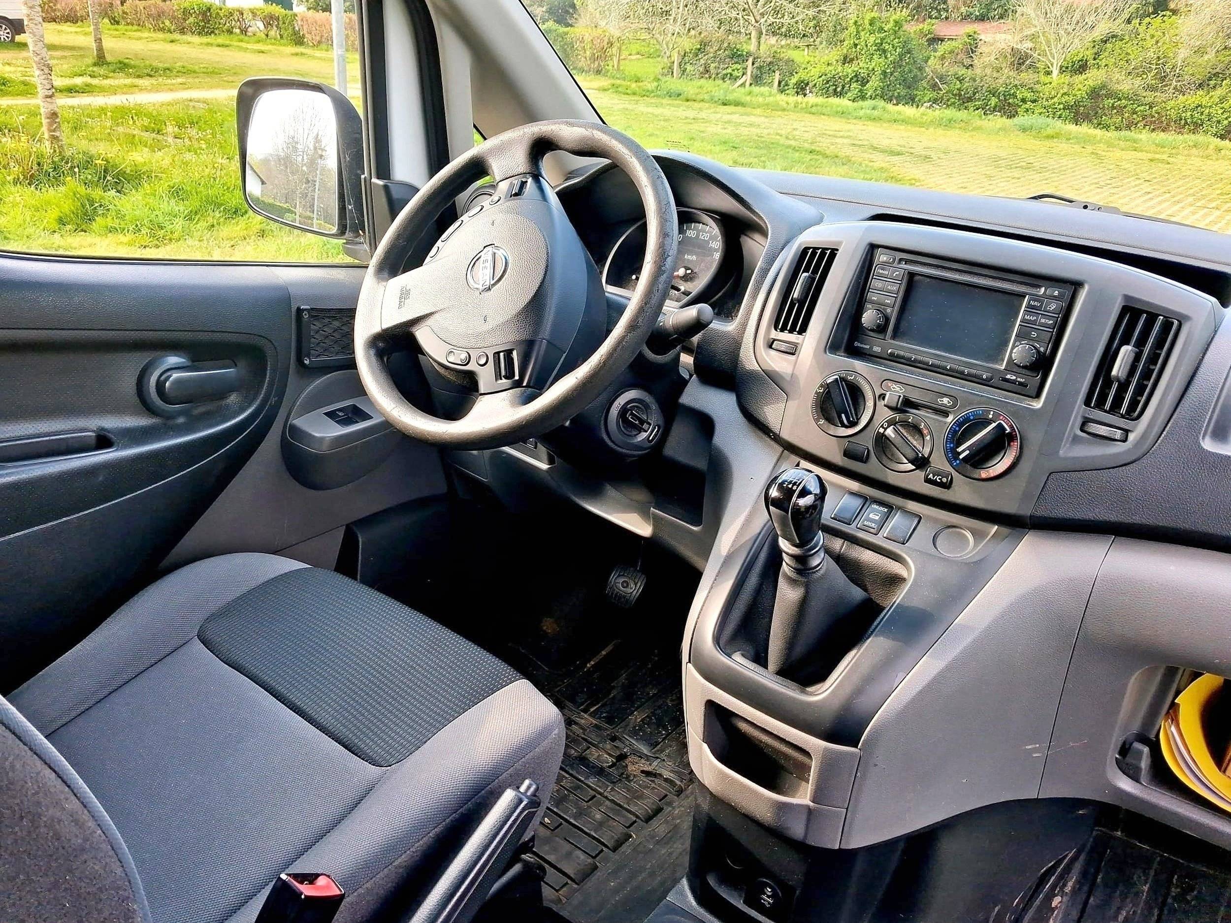 Poste de conduite Nissan NV200 - Yescapa