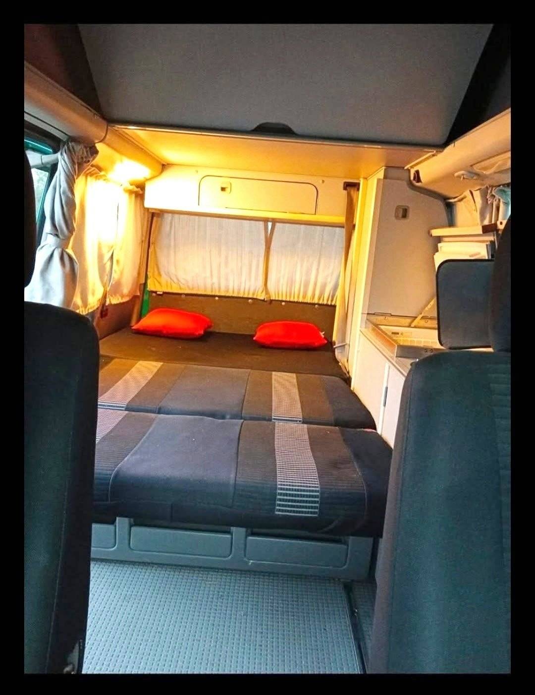 Couchages Volkswagen Transporter T4 2.5 TDI 102 Cv - Yescapa