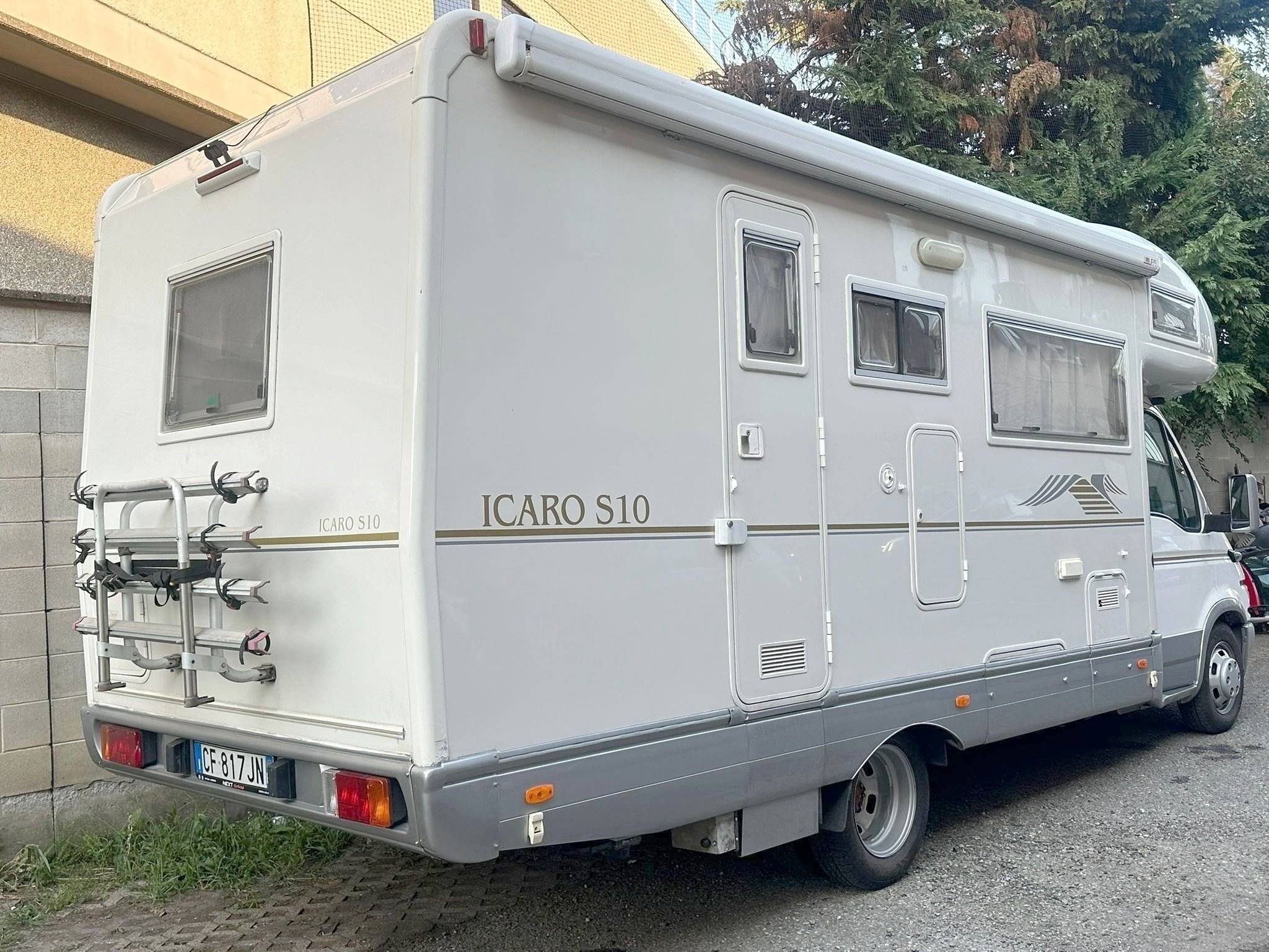 Ansicht von hinten Iveco Daily 35C15 - Yescapa