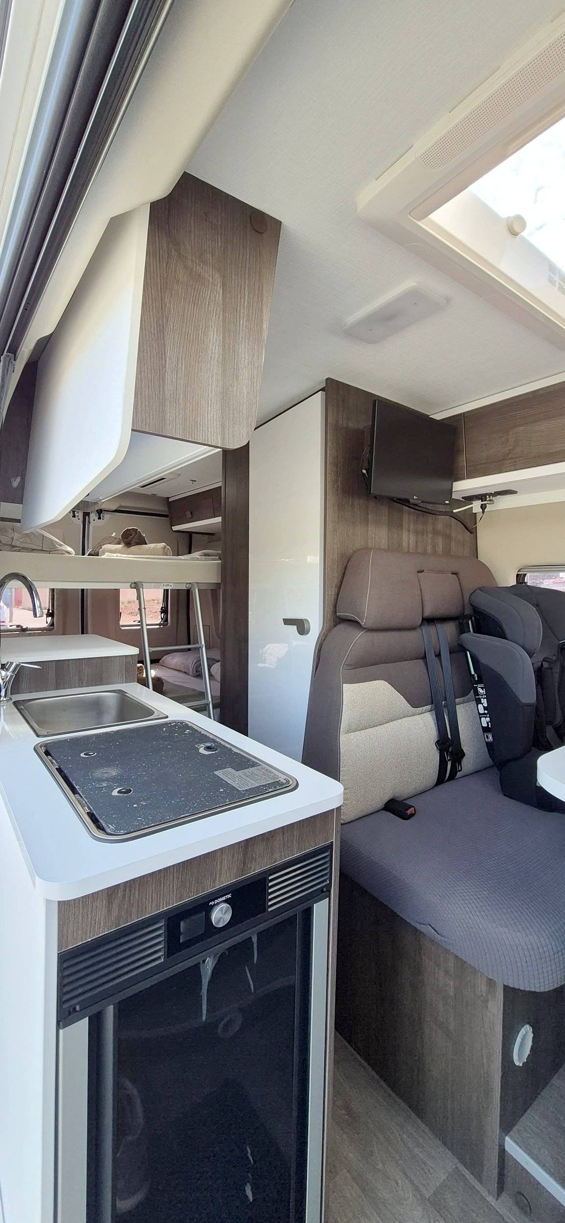 Coin repas Fiat Fiat Ducato, 2.3 l 140 Multijet, Euro 6d-Temp - Yescapa