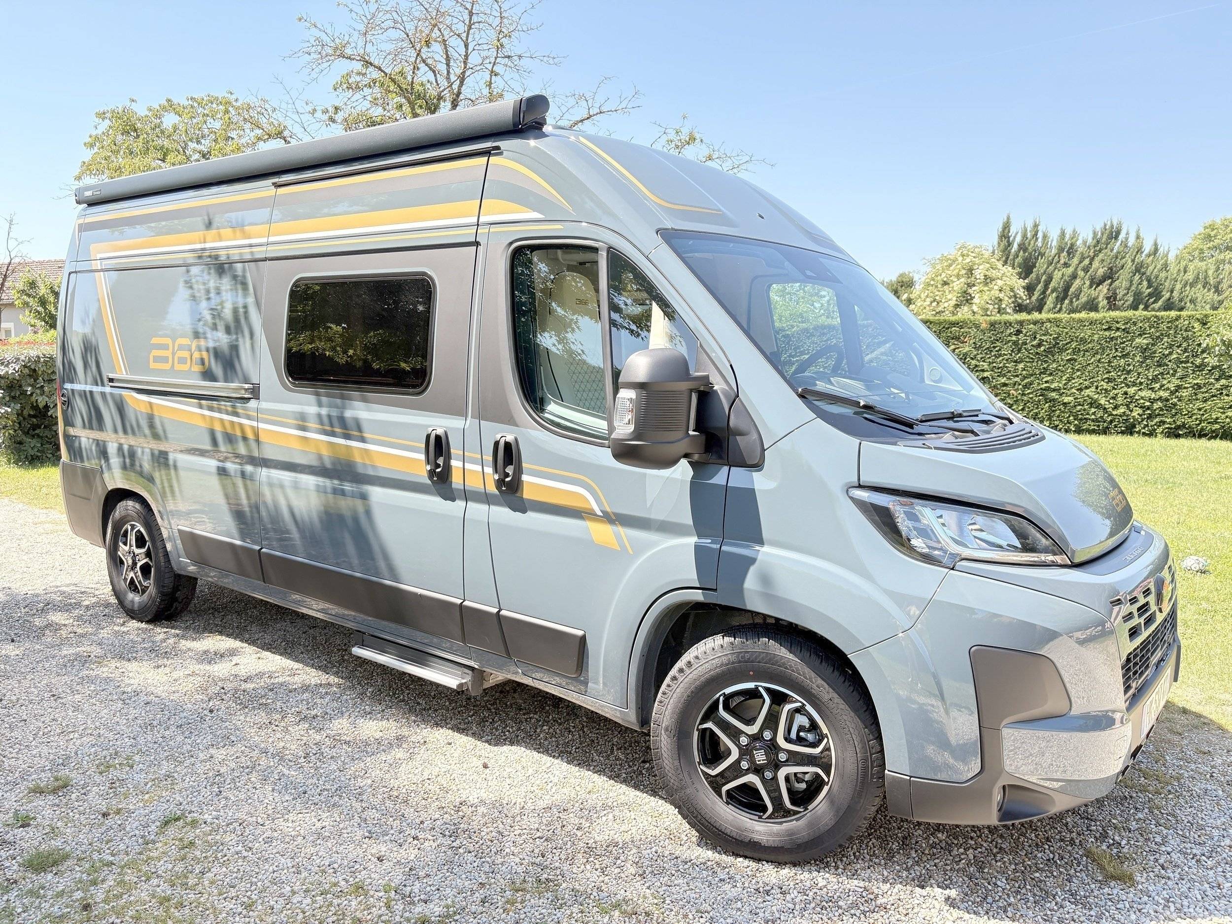 Front view from 3/4 Fiat Ducato 2,0 l 130 ch - Yescapa