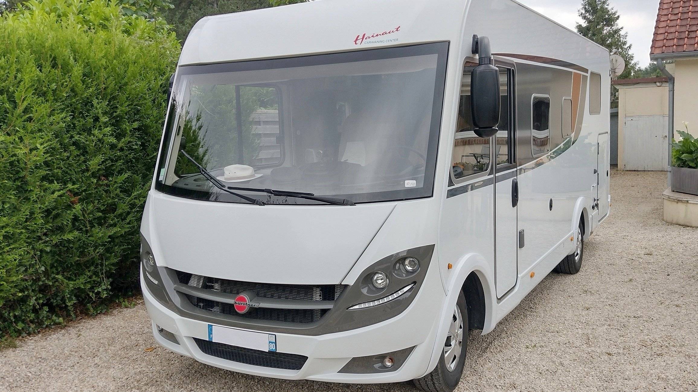 Voorkant 3/4 Citroën CITROEN JUMPER 130 CV - Yescapa