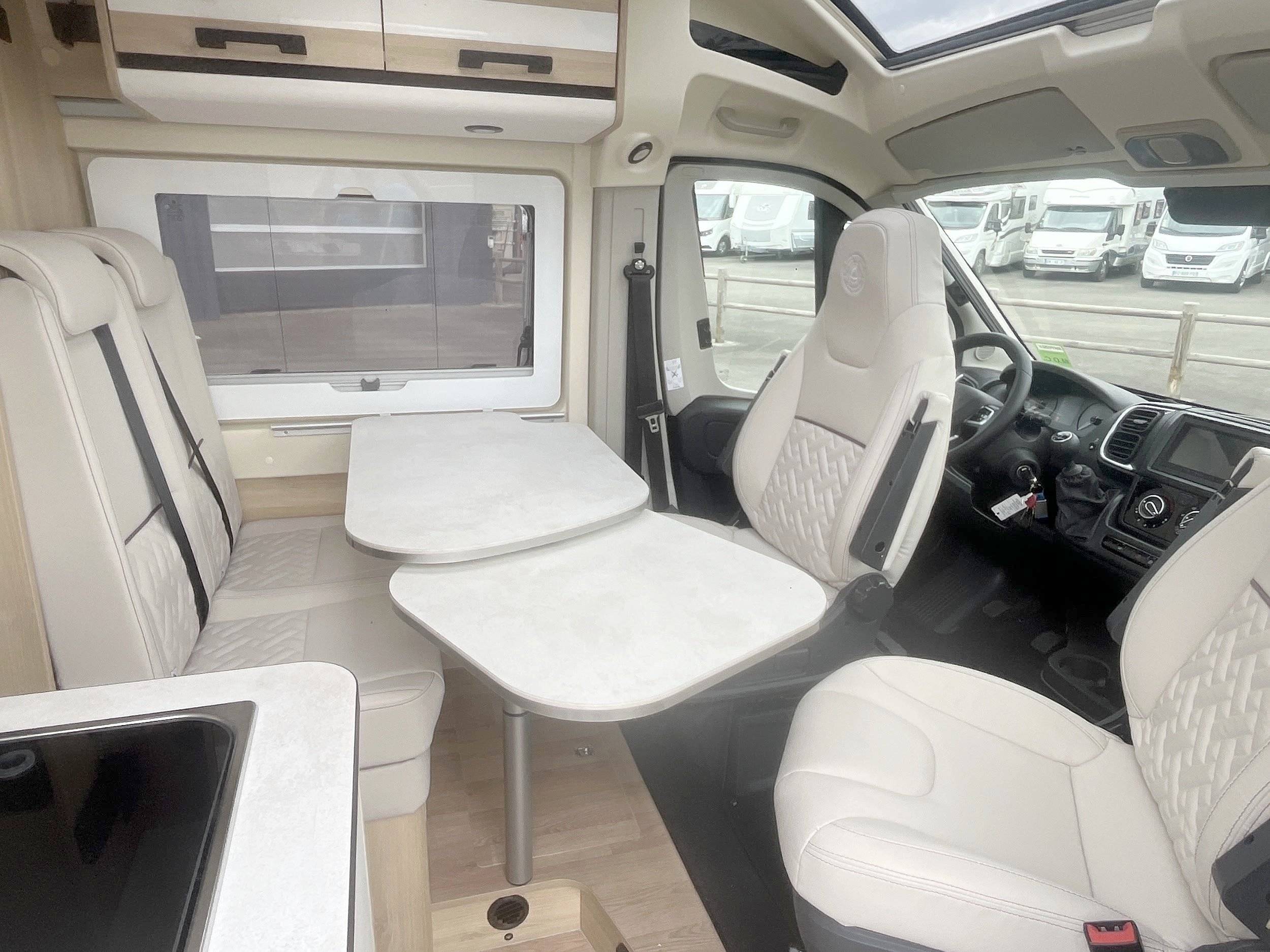 Menjador Peugeot Boxer 2.2 Blue HDI 140ch - Yescapa