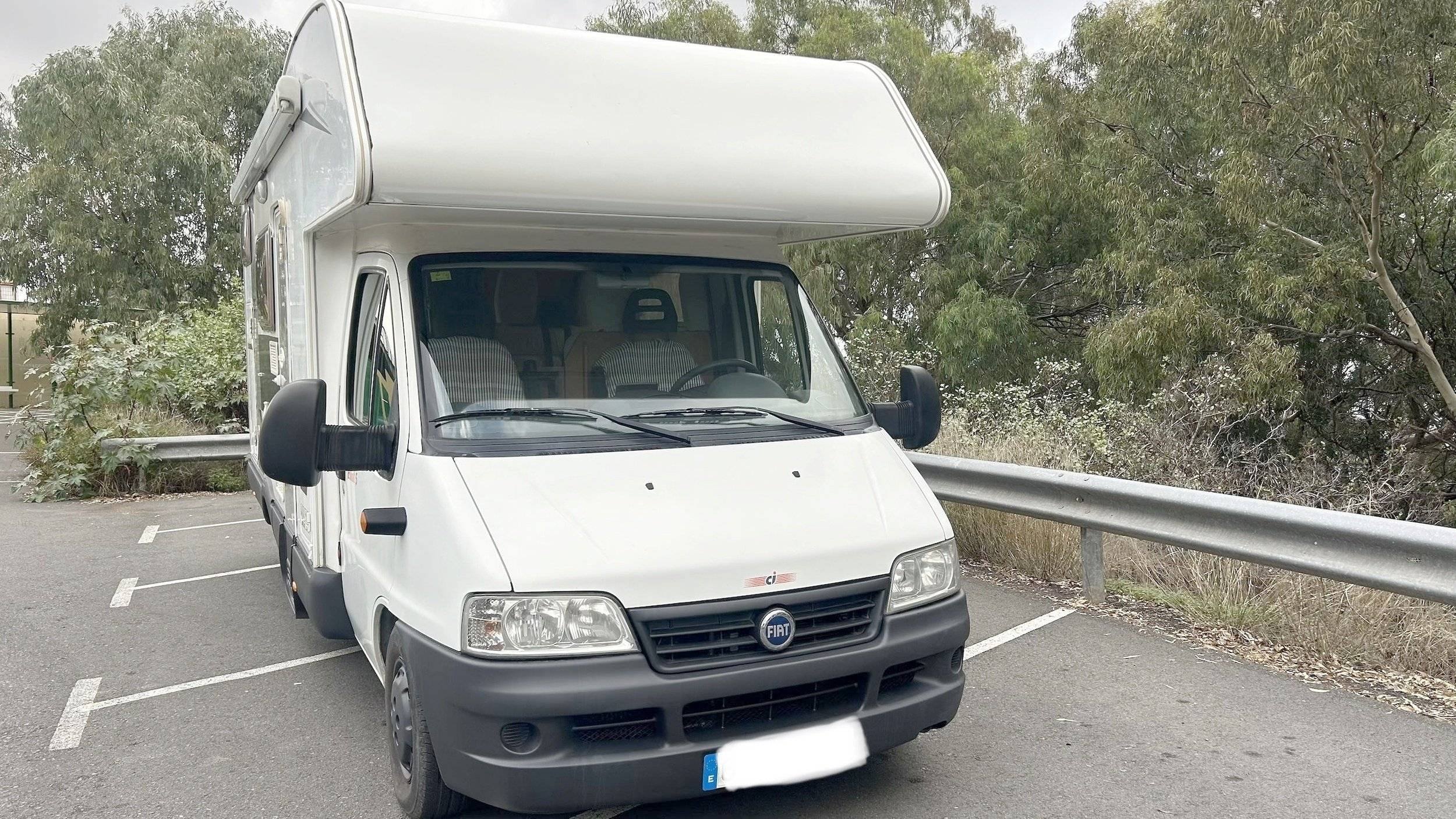Vista de 3/4 Fiat Ducato 2.8 JTD - Yescapa
