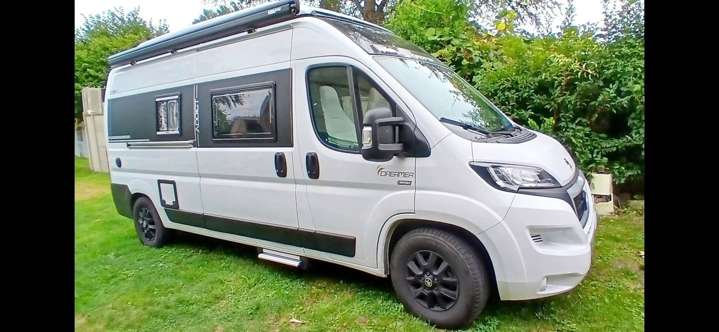 Vue avant de 3/4 Peugeot Peugeot boxer - Yescapa