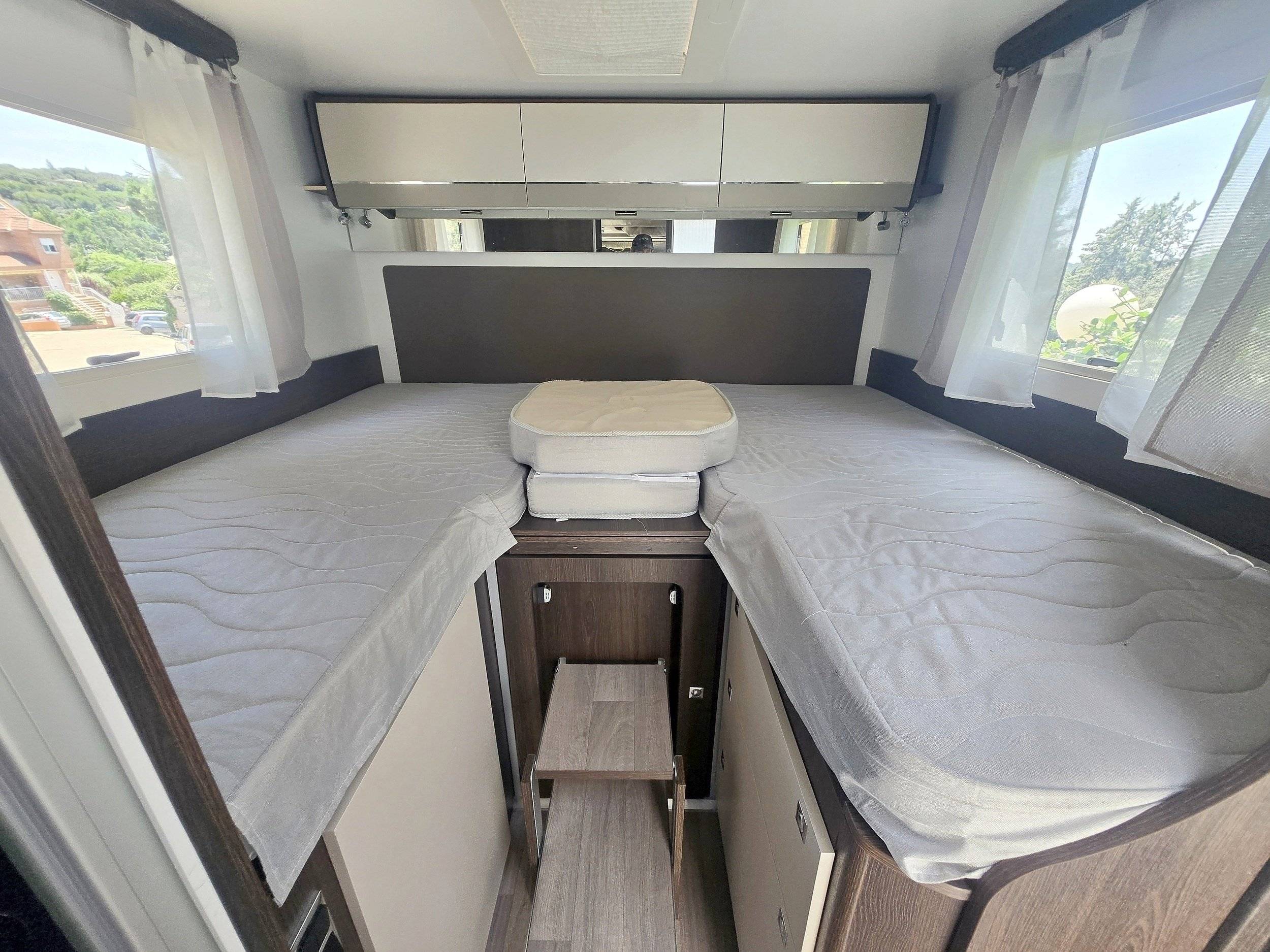 Schlafplätze Ford Ford - Yescapa