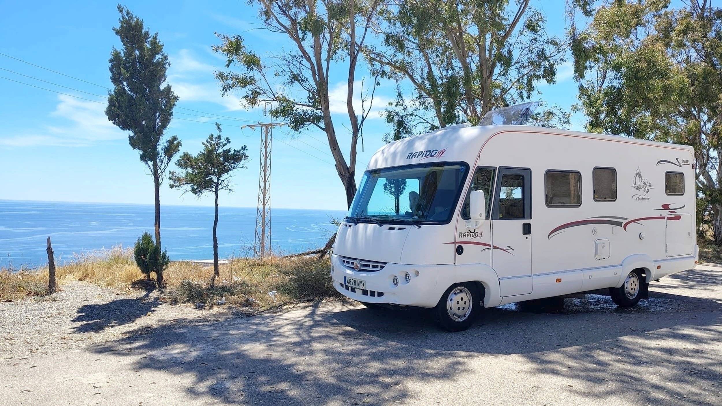 Vue avant de 3/4 Fiat Ducato 2,8 l 115 ch/Al-Ko - Yescapa