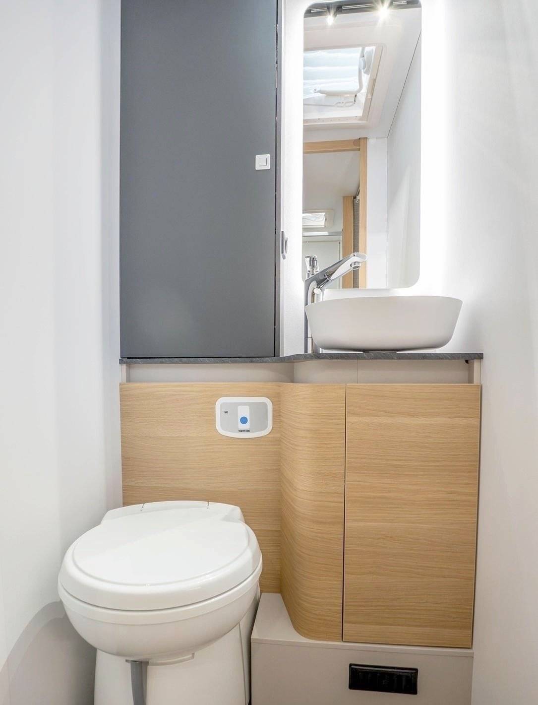 Adria Adria Matrix Axess 650 DC