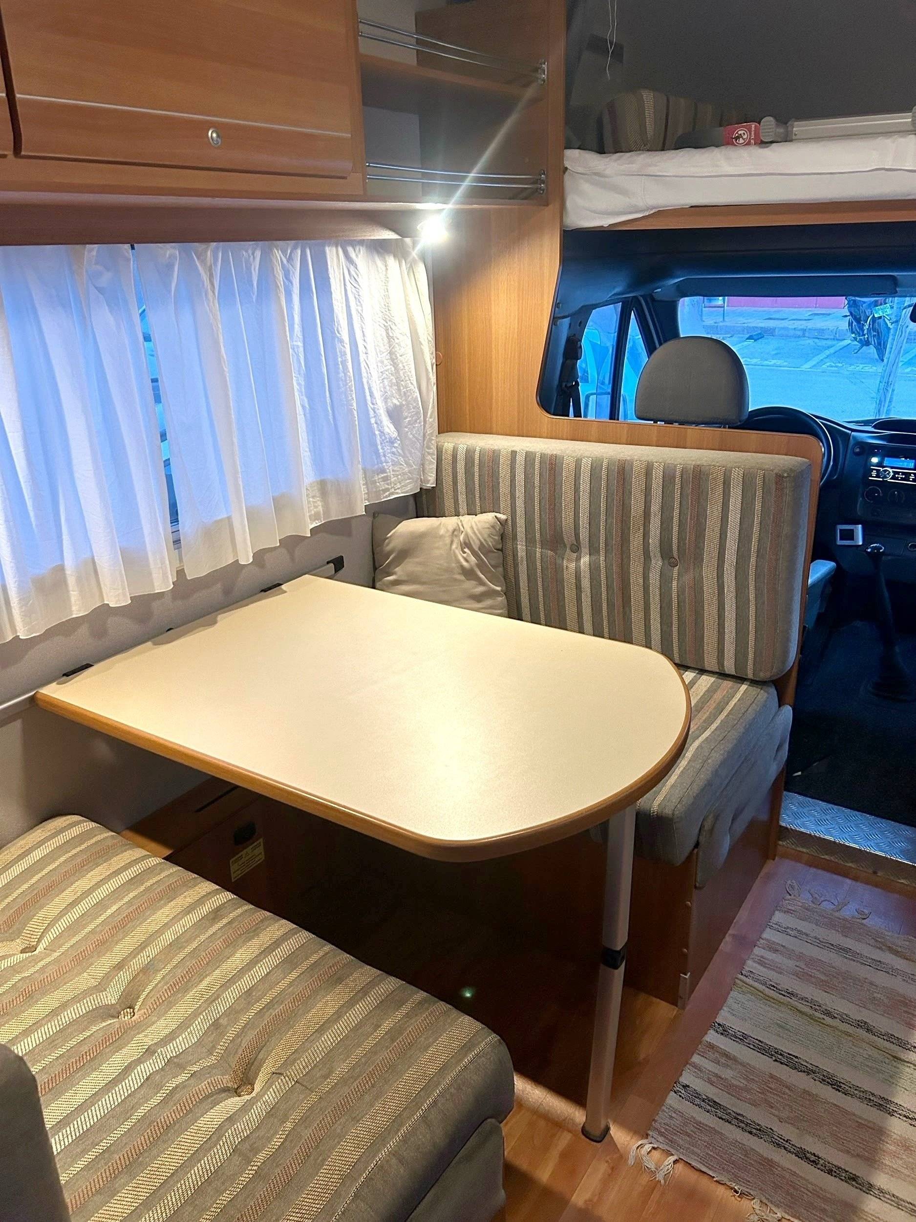 Menjador Ford Transit 2,2 l TDCi 130 ch. - Yescapa