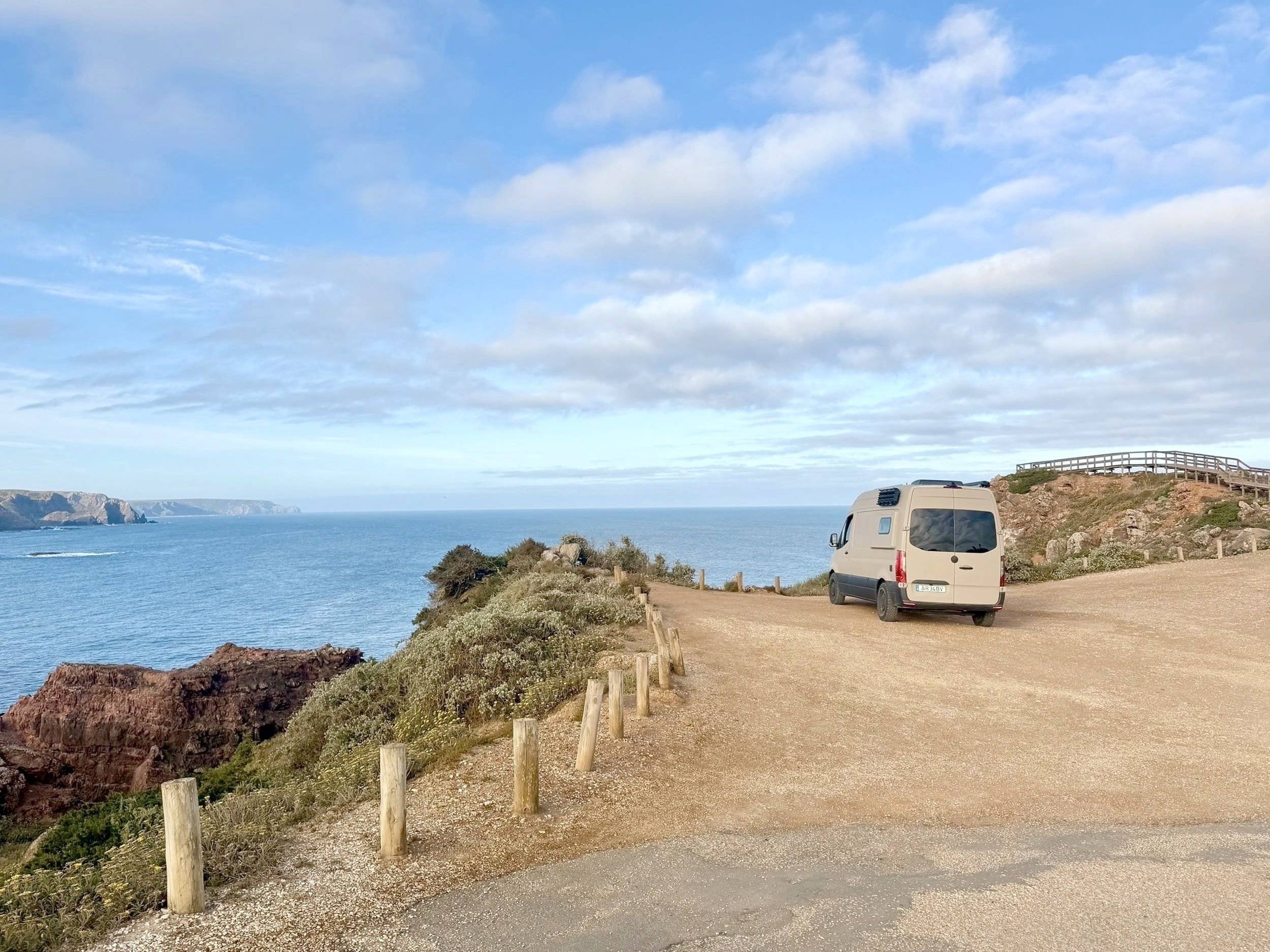 Vue avant de 3/4 Mercedes Sprinter 2,2 l CDI 150 ch. - Yescapa
