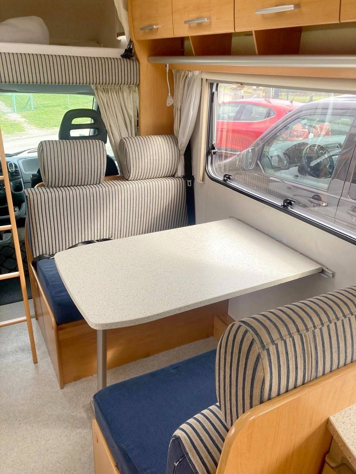 Dining Area Fiat - Yescapa