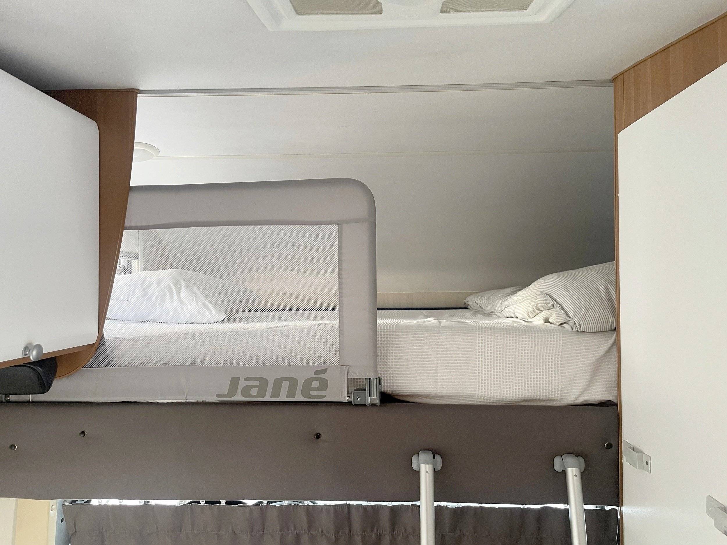Berth Peugeot Ducato 110.2.0JTD - Yescapa