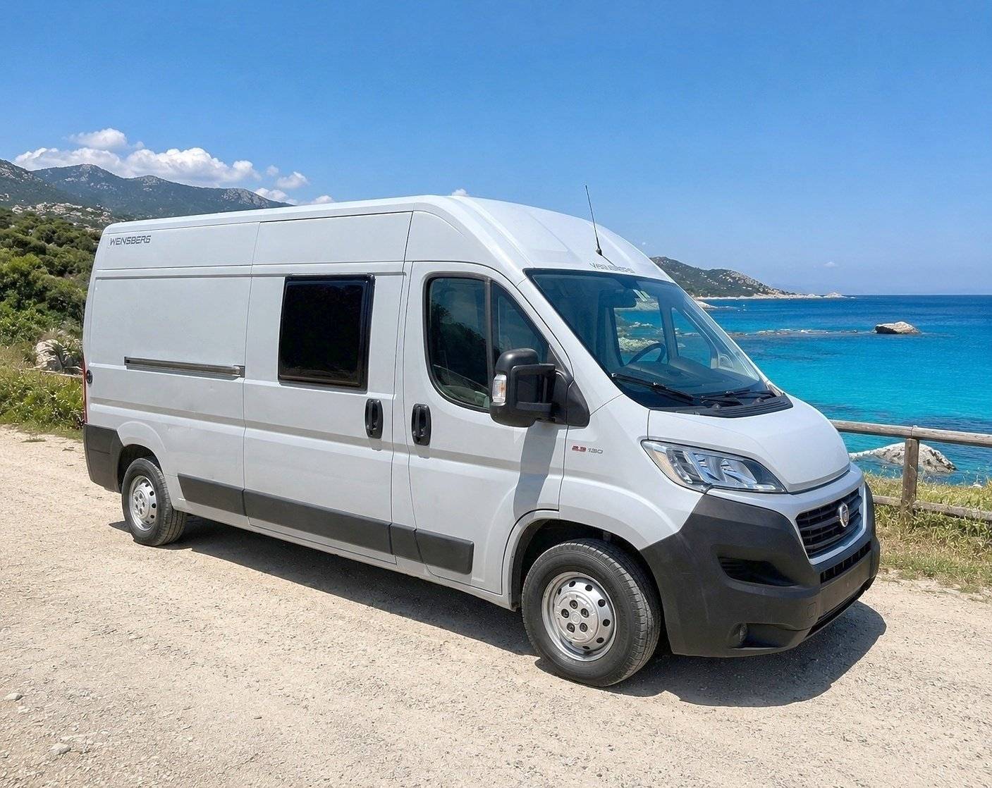 Front view from 3/4 Fiat Ducato 2,3 l 120 ch - Yescapa