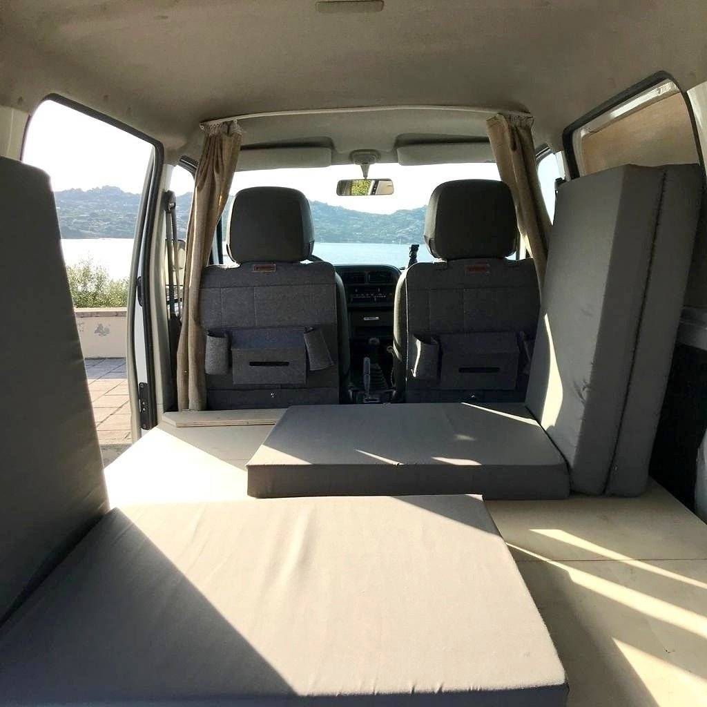 Área de jantar Suzuki carry - Yescapa