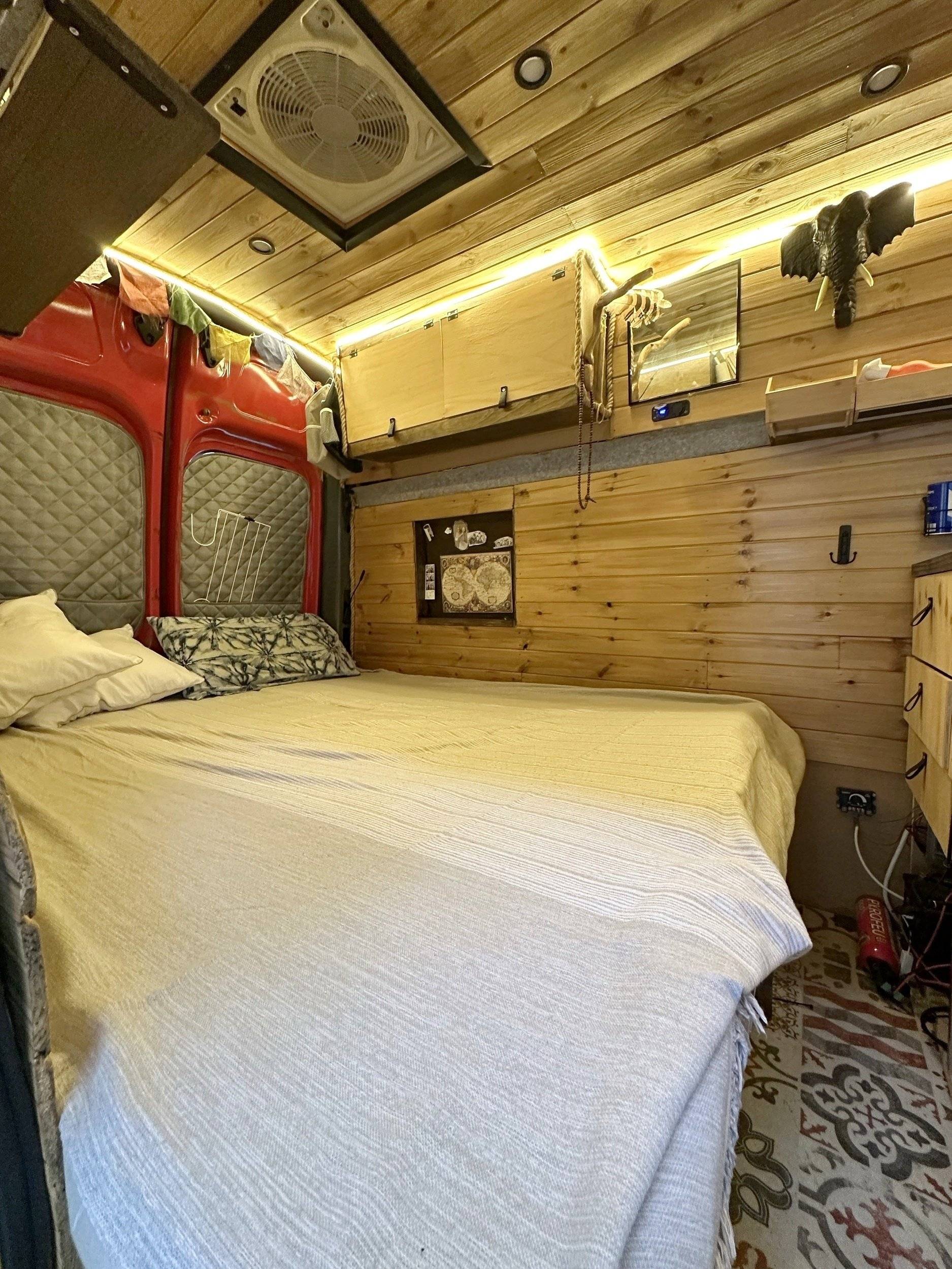 Couchages Nissan Primastar - Yescapa