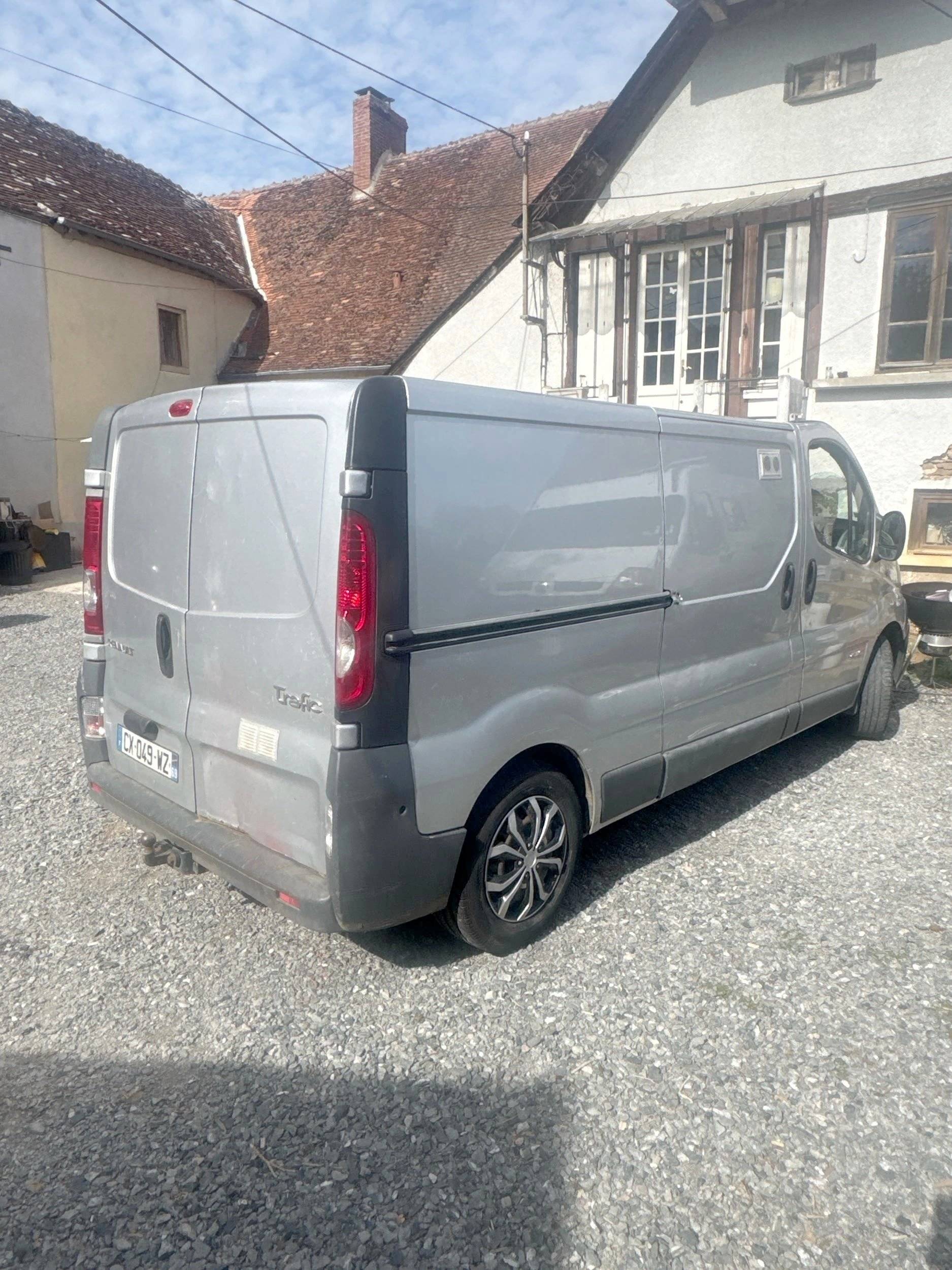 Renault Trafic L2H1 2 l 120 ch