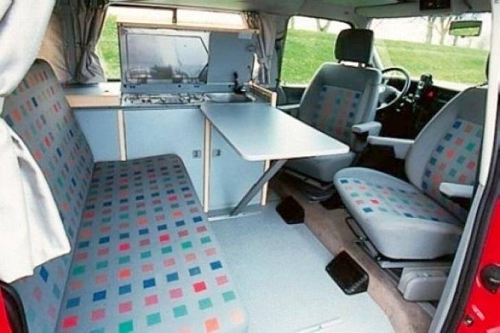 Dining Area Volkswagen California T4 2.5 TDI 102cv - Yescapa