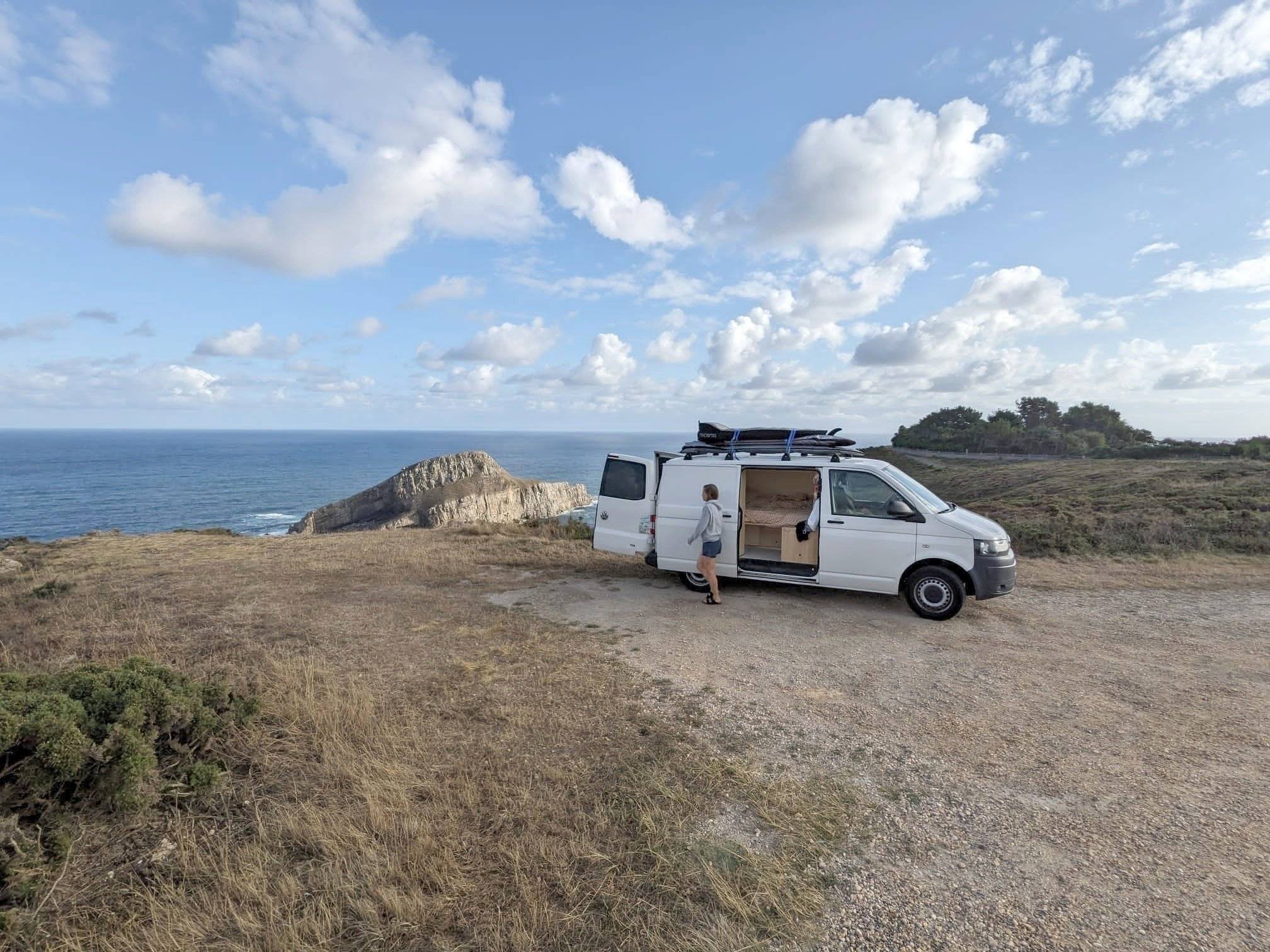 schräge Vorderansicht Volkswagen Volkswagen Transporter T5 - Yescapa