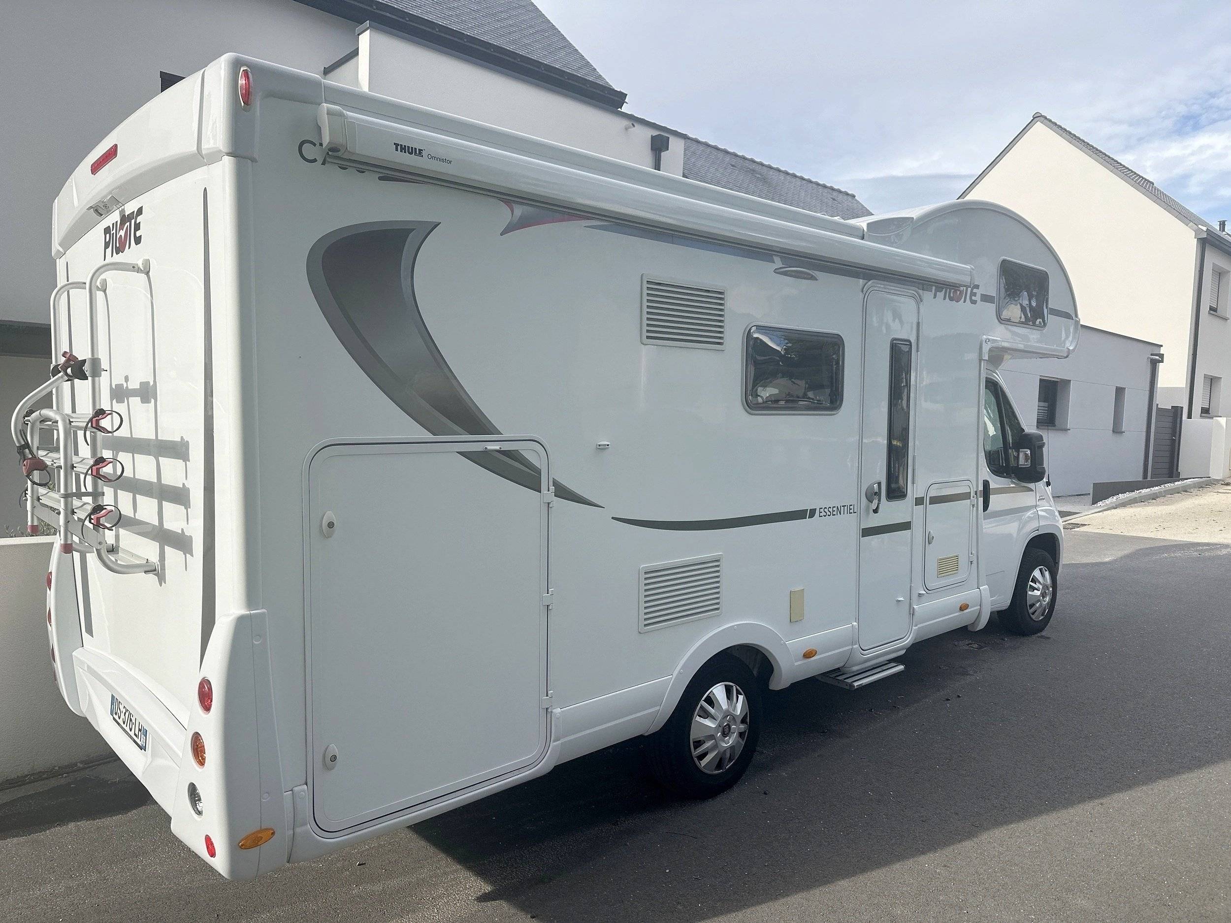Vue avant de 3/4 Fiat Ducato 2,2 l Multijet 130 ch. - Yescapa