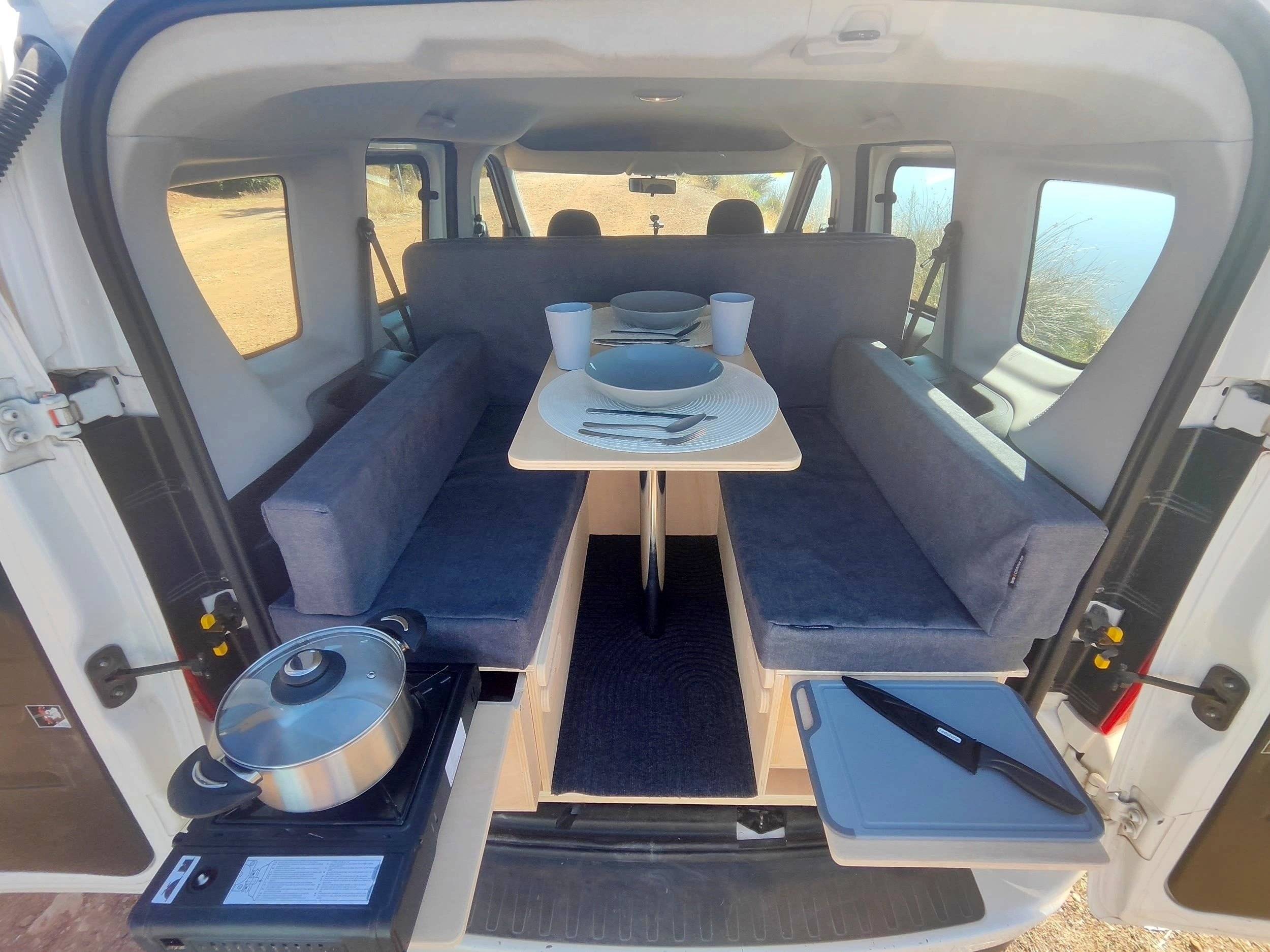 Área de jantar Fiat (Fiat Doblo) - Yescapa