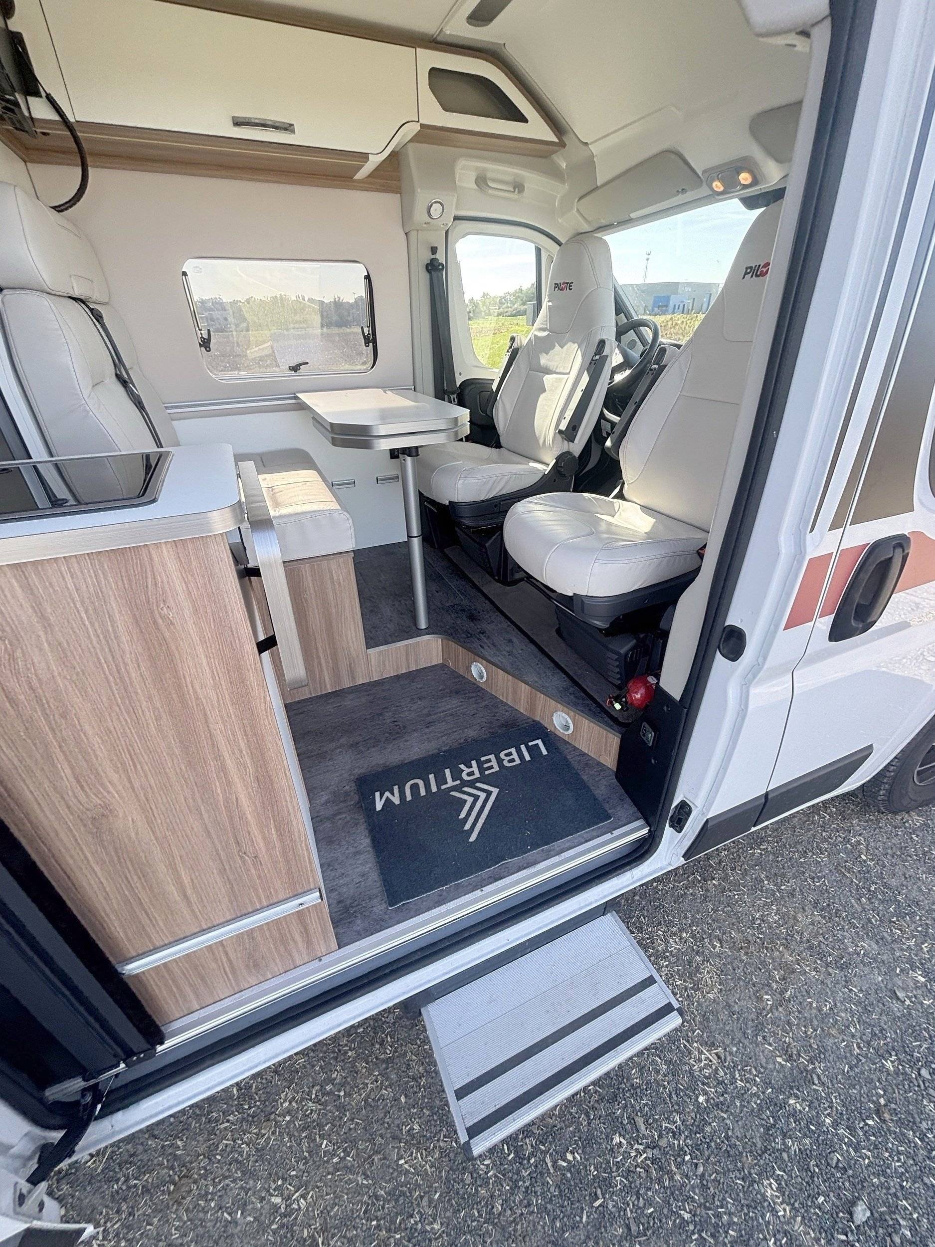 Dinette Fiat Pilote - Yescapa