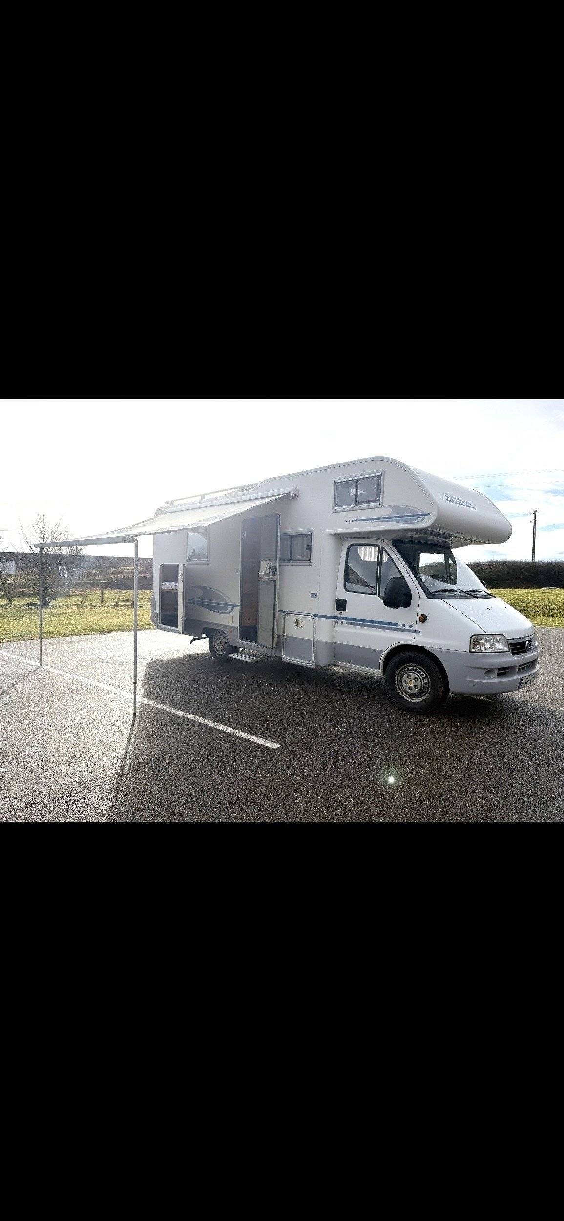 Front view from 3/4 Fiat - Yescapa