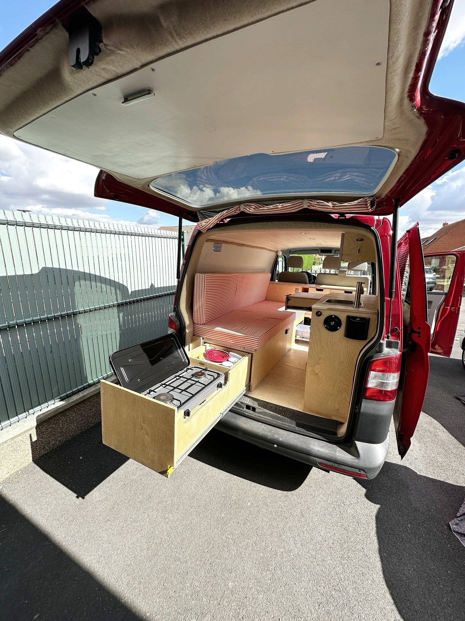 Dinette Volkswagen T5 2,0 l 102 ch - Yescapa