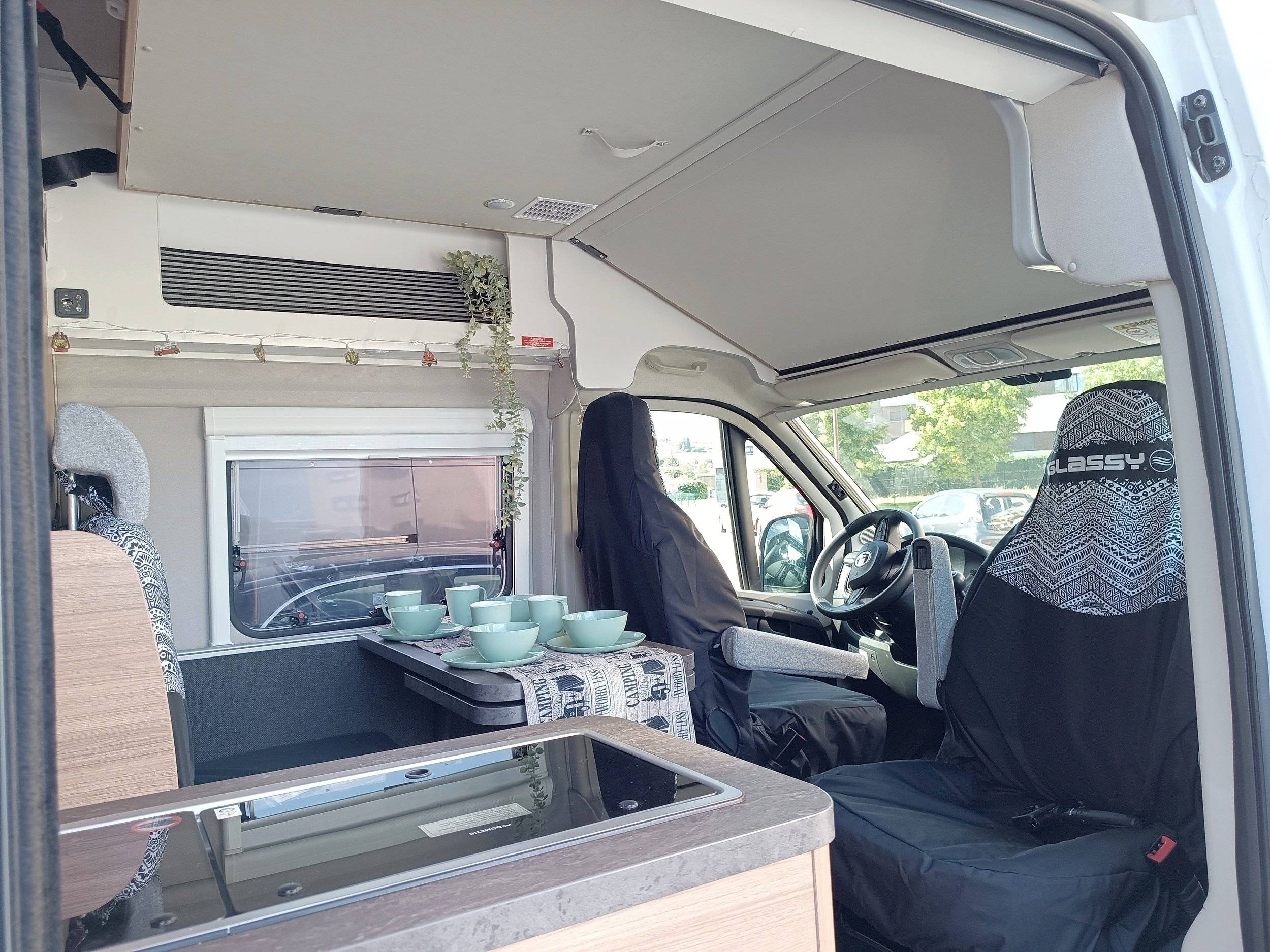 Dining Area Fiat Fiat ducato - Yescapa