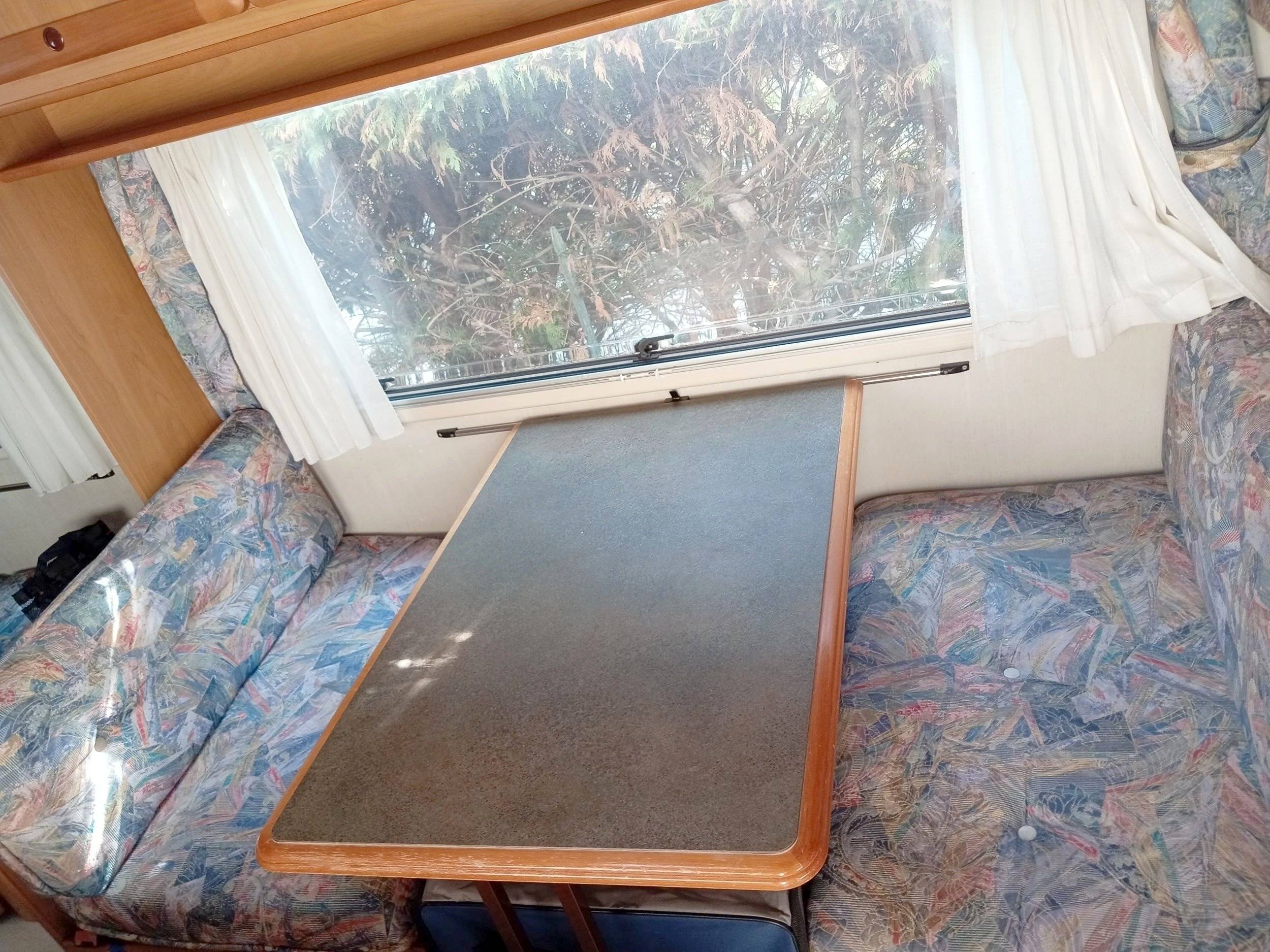 Coin repas Ford Transit 2,5 td - Yescapa