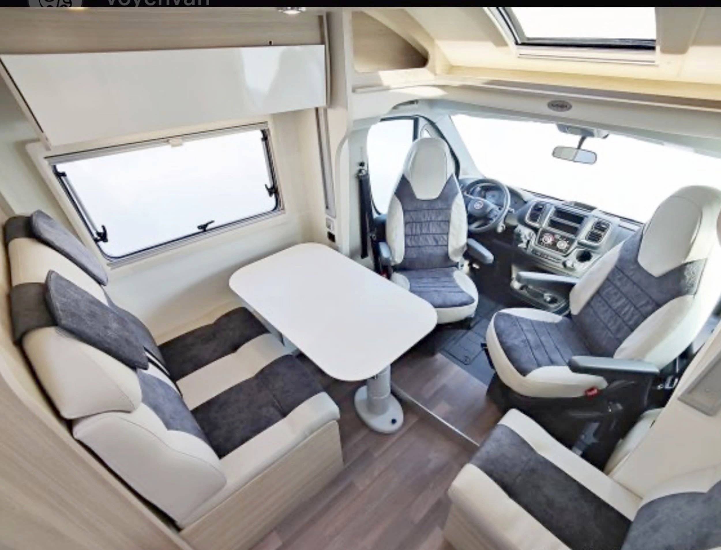 Dining Area Fiat 2,3 l 130 ch - Yescapa