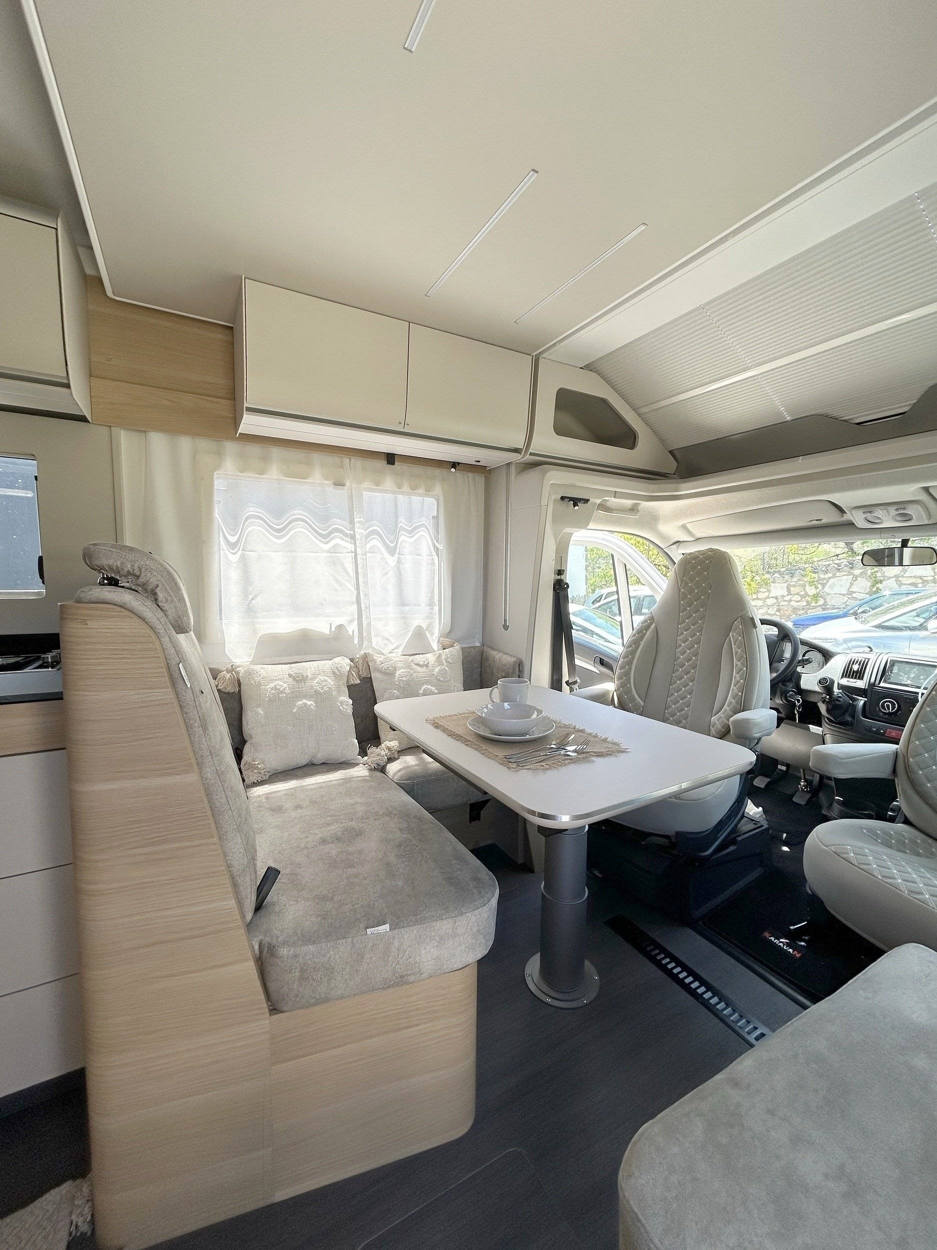 Dinette Citroën Jumper 2,2 l 150 ch - Yescapa