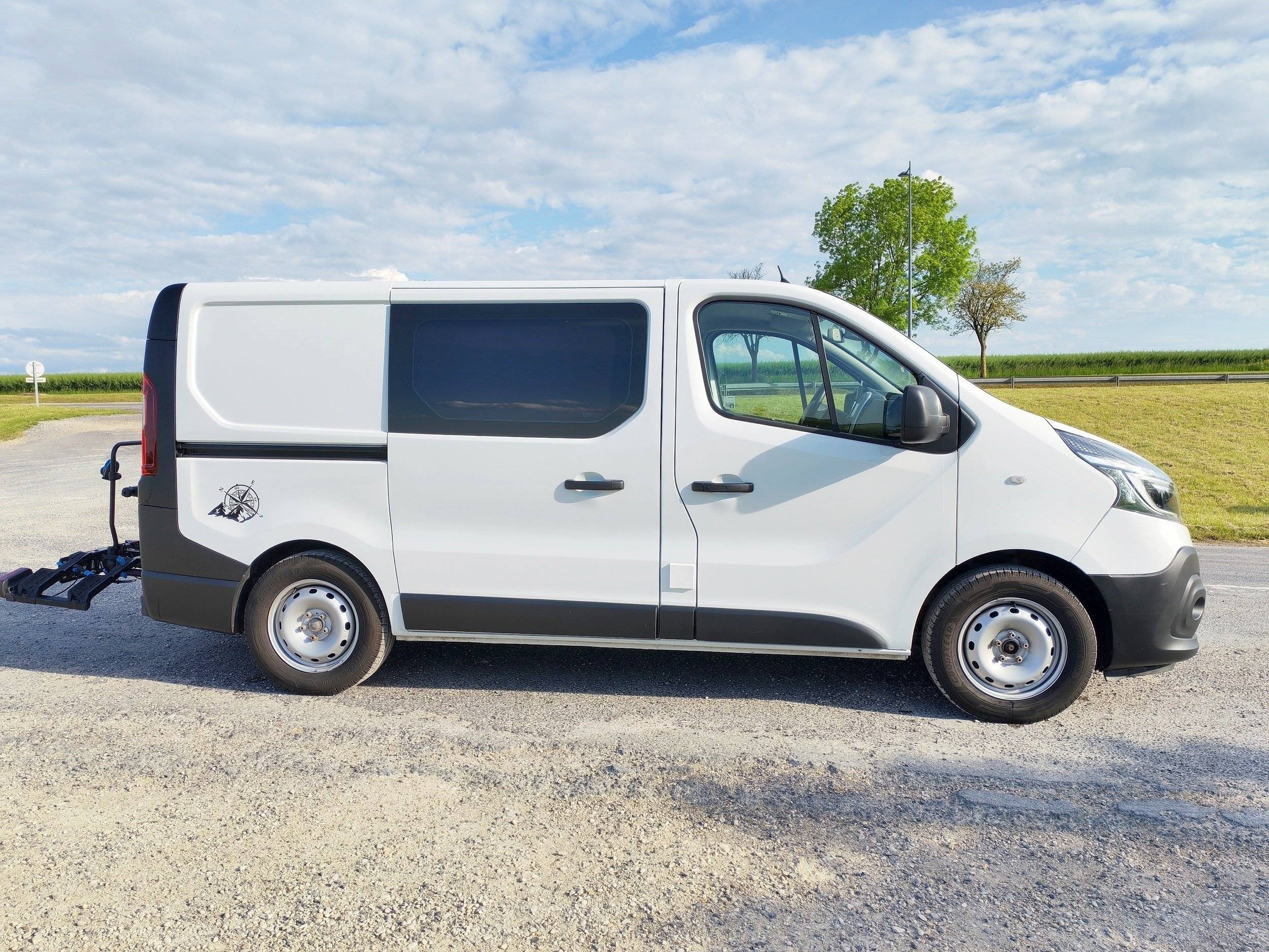 Vista del vehicle angle davanter Renault Trafic 1,6 l 145 ch - Yescapa