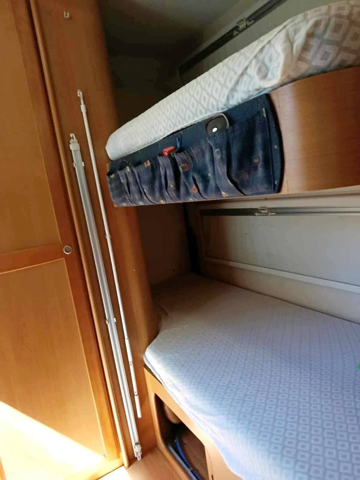 Dining Area Fiat Ducato 2.8 JTD - Yescapa