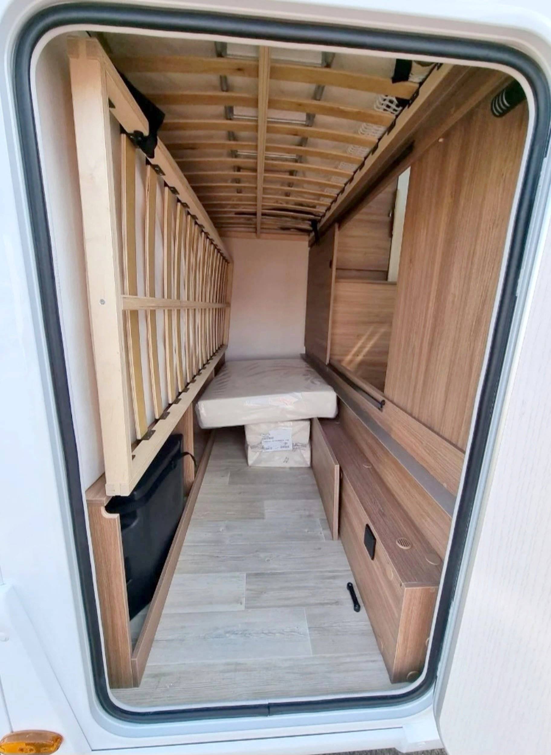 Pilote P 696 D Essentiel