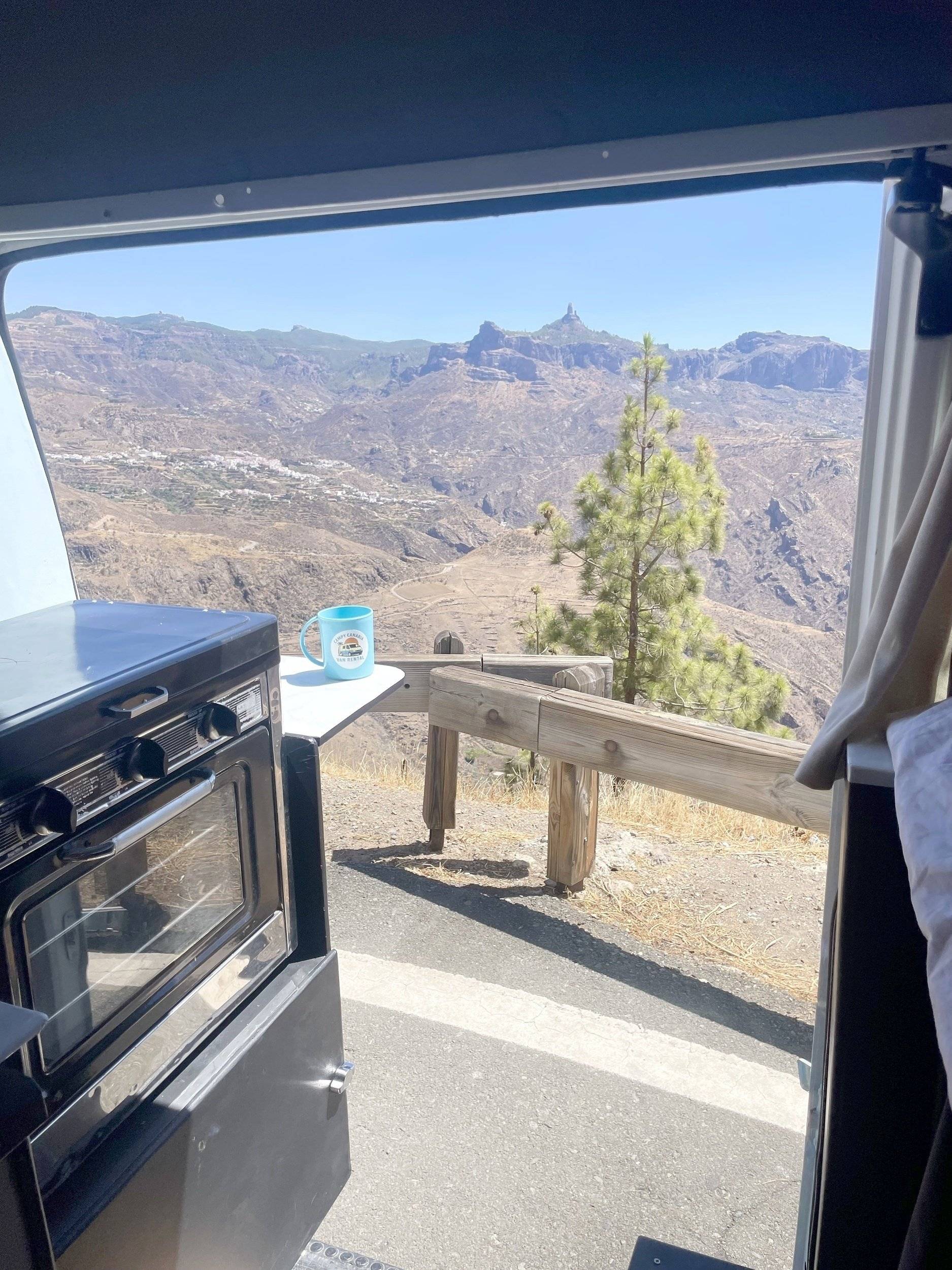 Dining Area Ford Transit - Yescapa