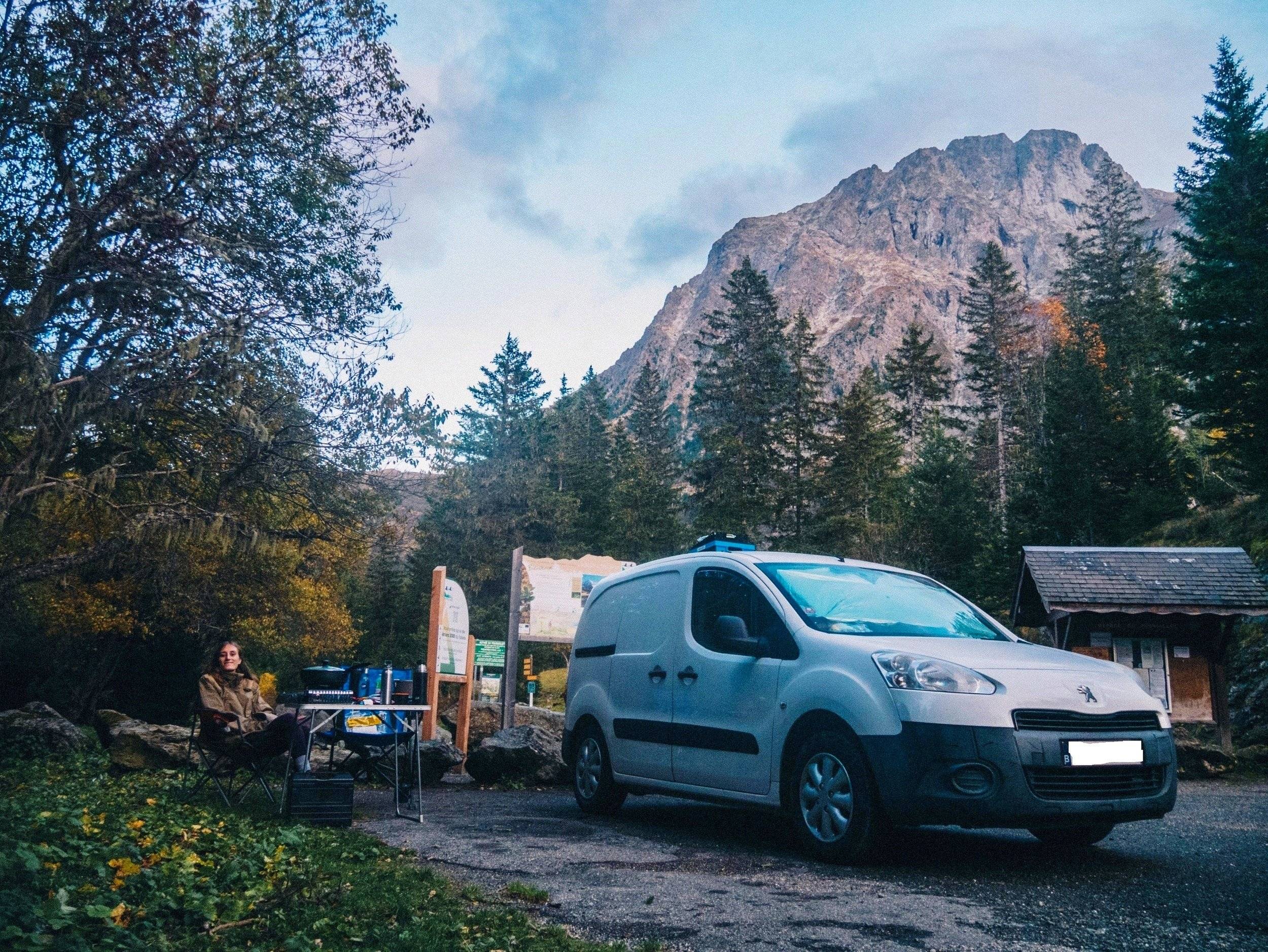Vista de 3/4 Peugeot Peugeot Partner Tepee - Yescapa