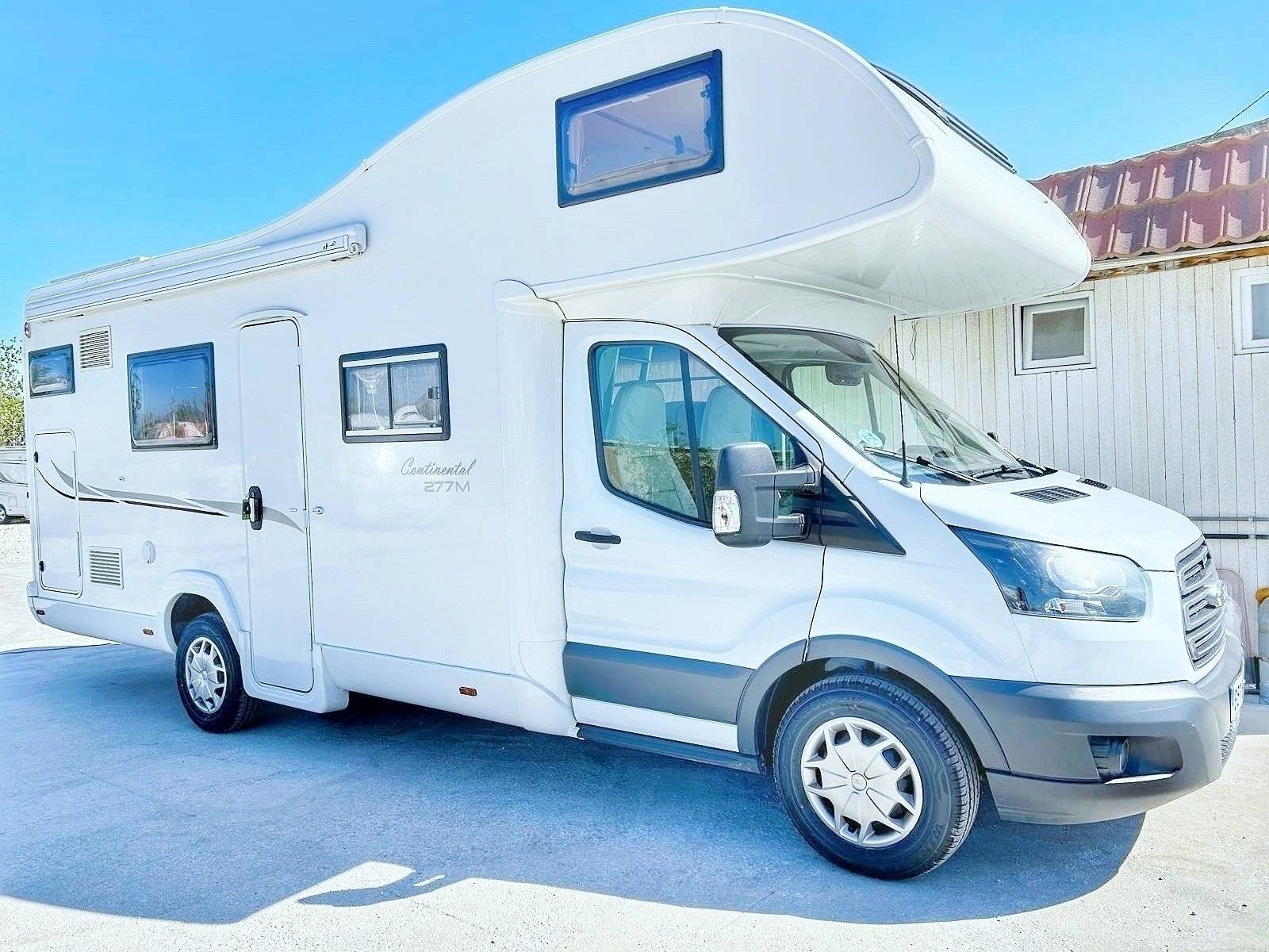 Voorkant 3/4 Ford Transit - Yescapa