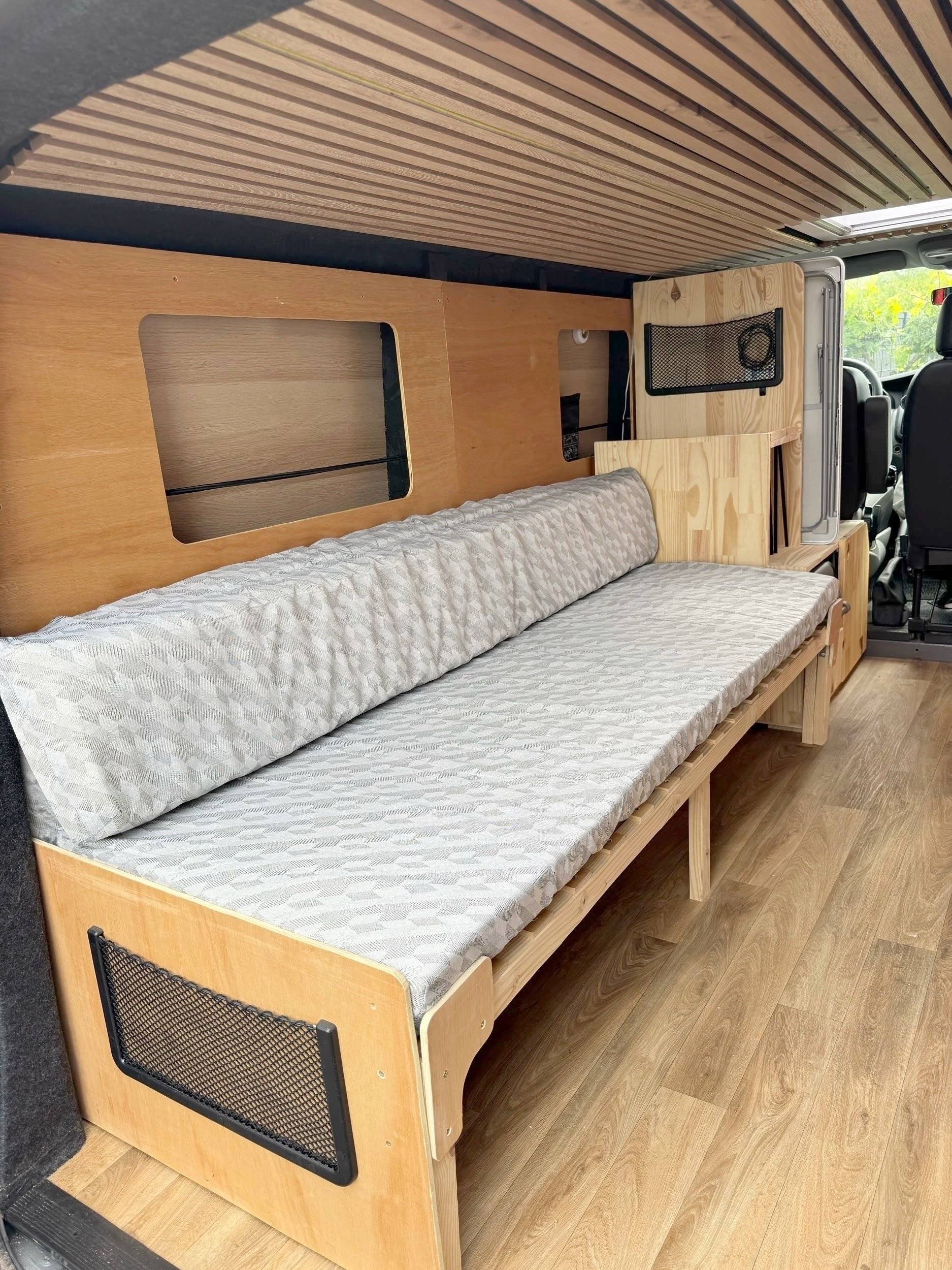 Plazas en cama Renault Trafic 2 l 115 ch - Yescapa