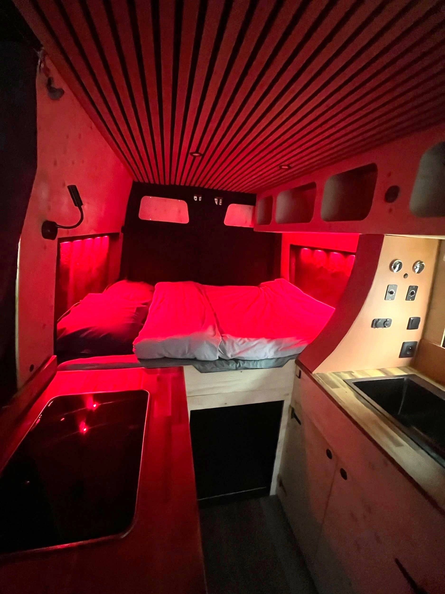 Coin repas Mercedes Sprinter 2,14 l 163 ch - Yescapa