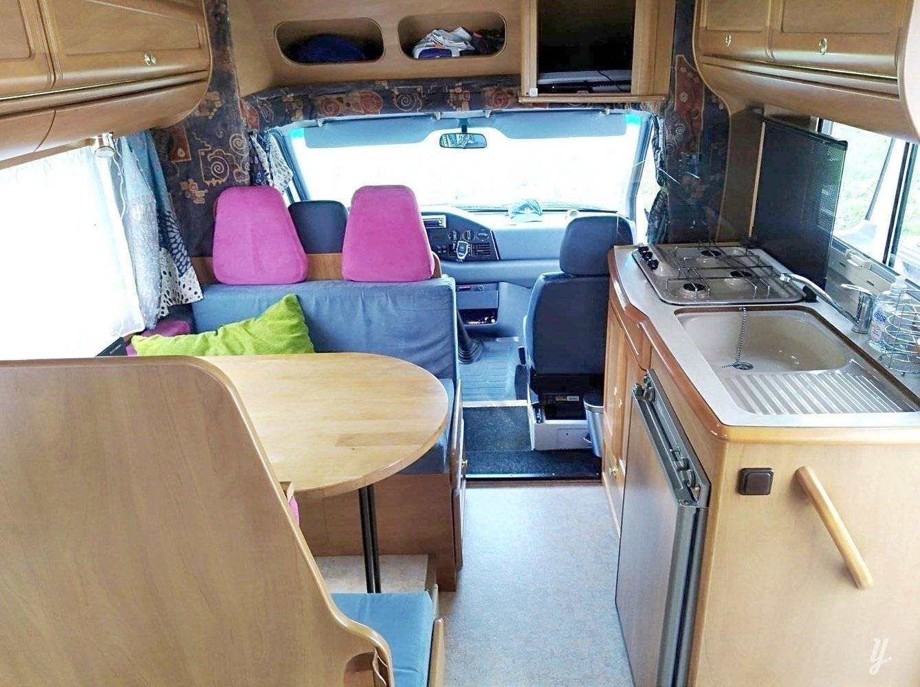 Dining Area Mercedes Mercedes - Yescapa