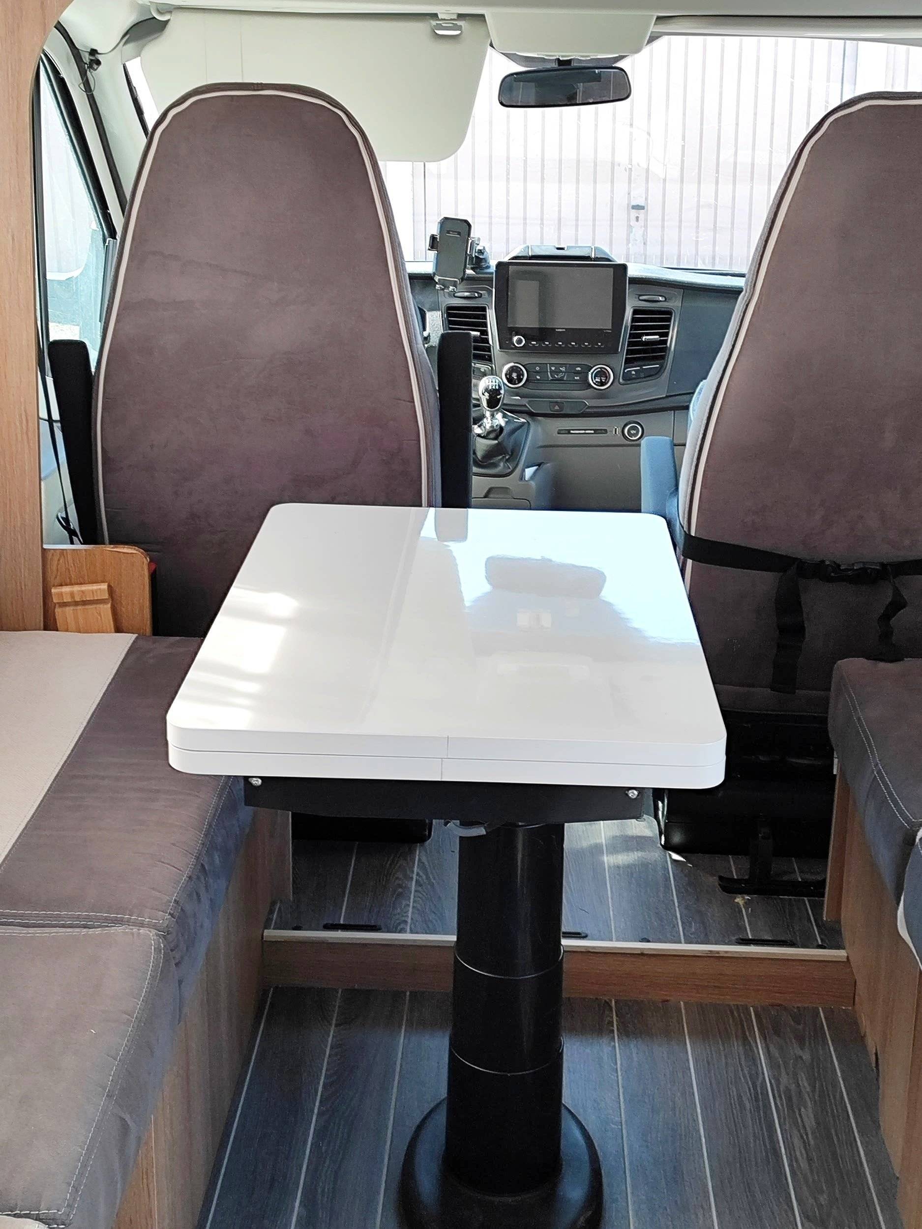 Área de jantar Ford Transit 2,0 l 170 ch - Yescapa