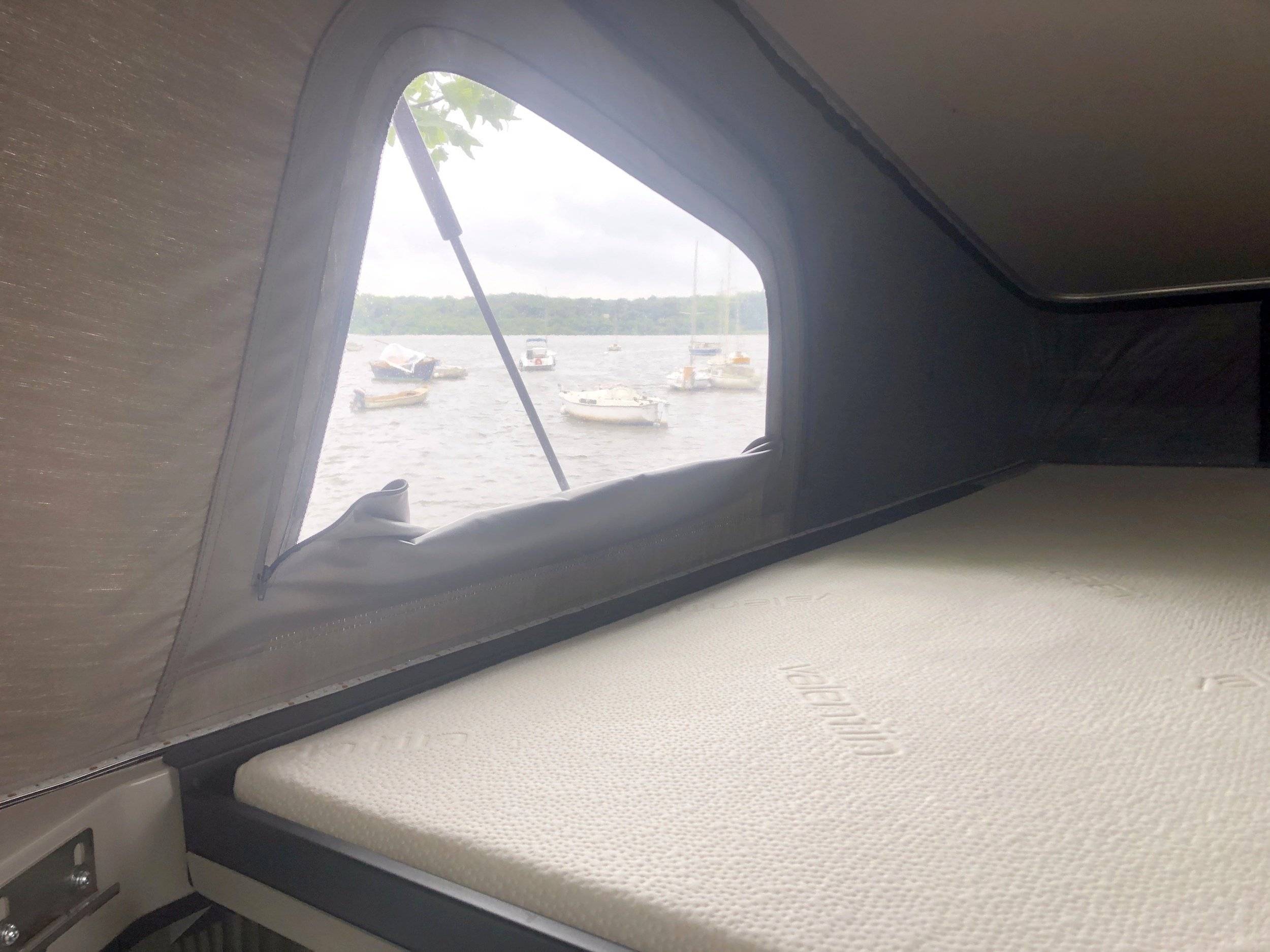 Couchages Renault Trafic 2,5 l 150 ch - Yescapa
